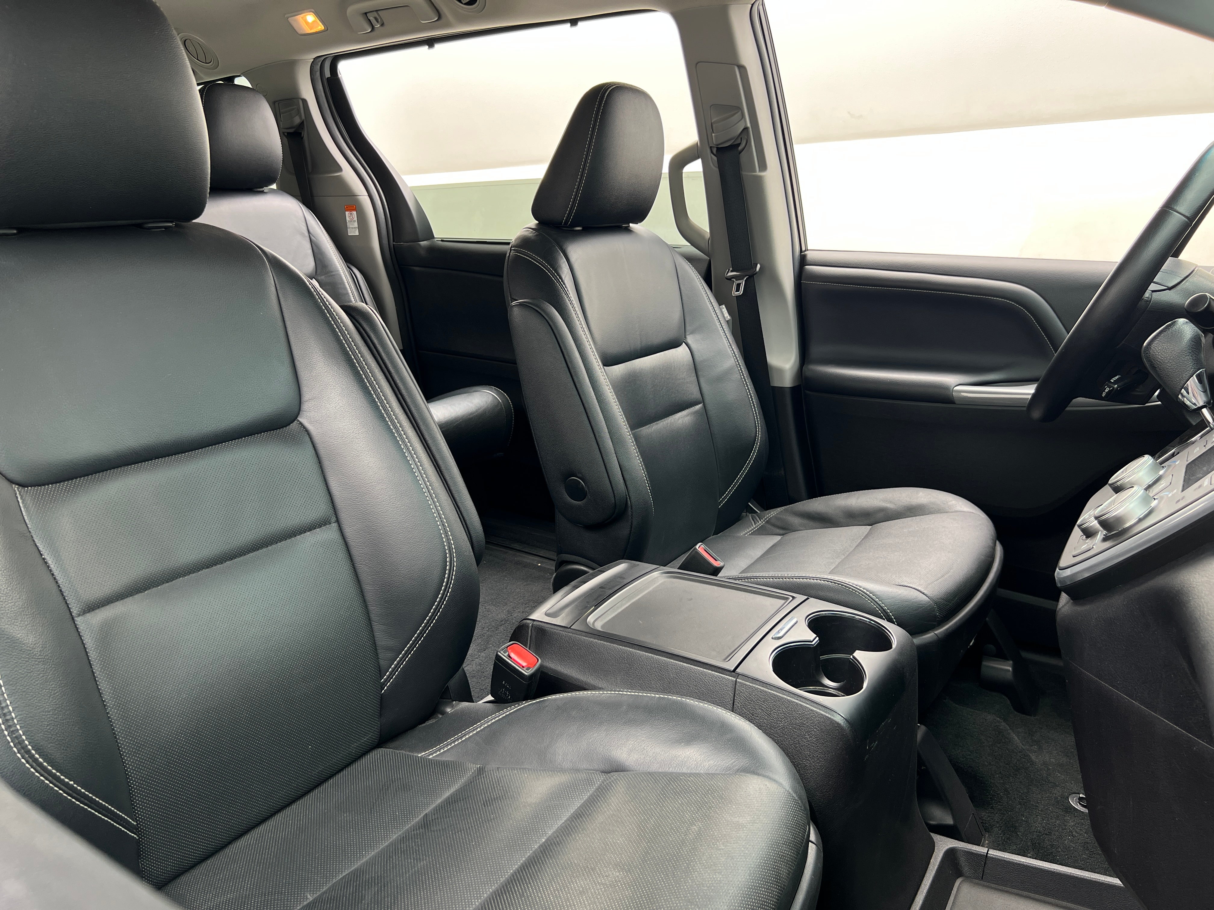 2015 Toyota Sienna SE 2