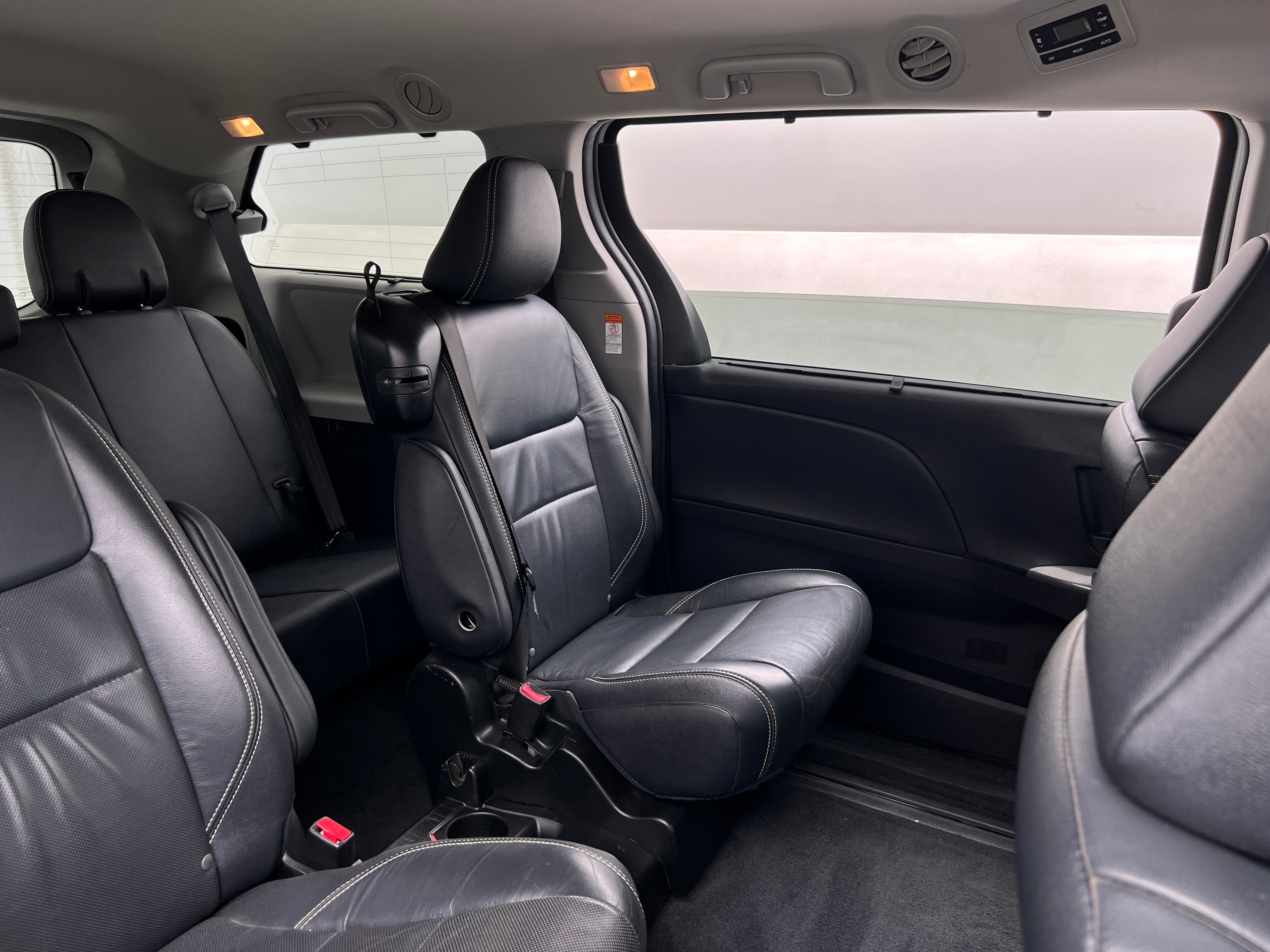 2015 Toyota Sienna SE 6