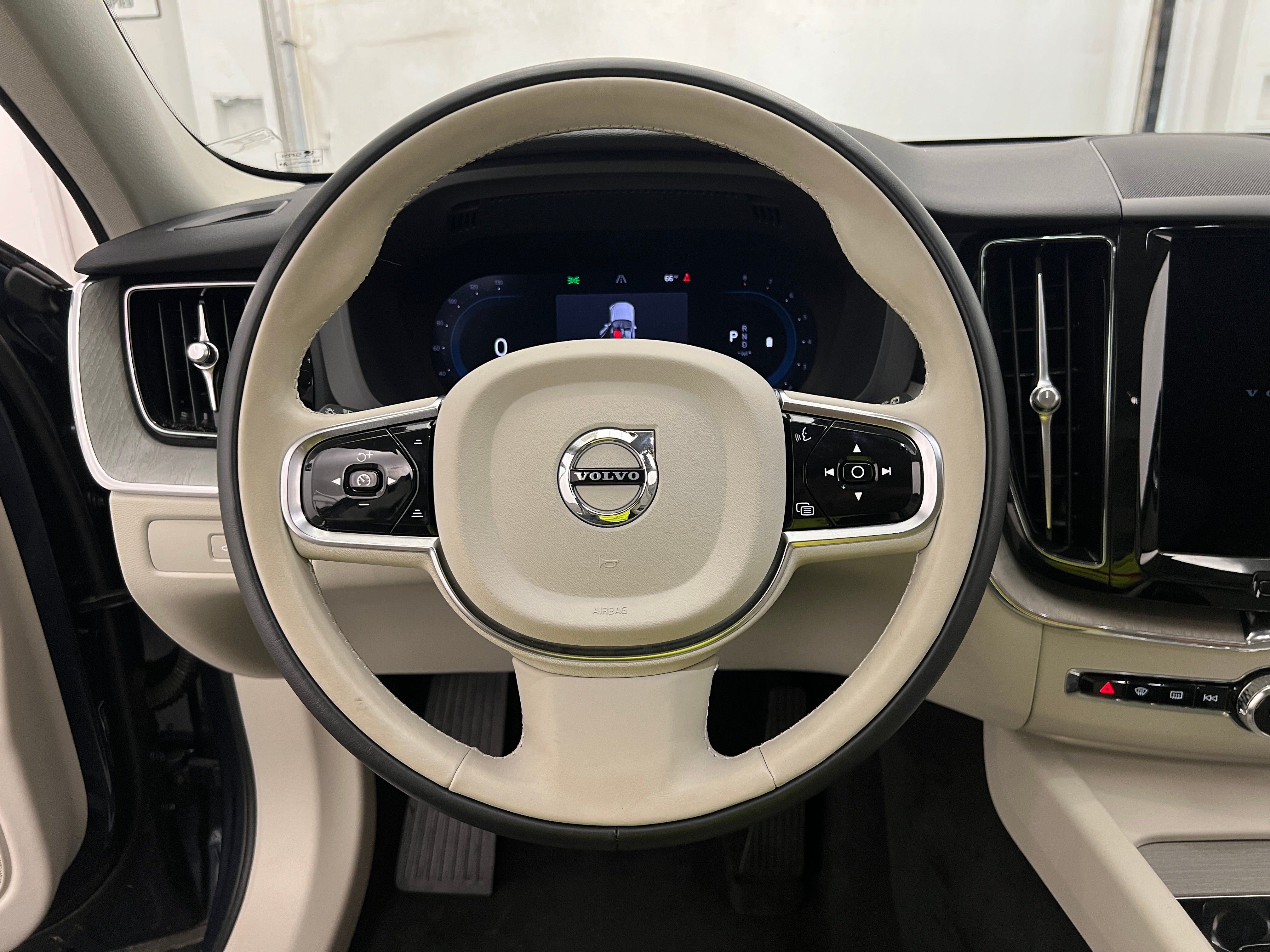 2023 Volvo XC60 B5 Plus 4