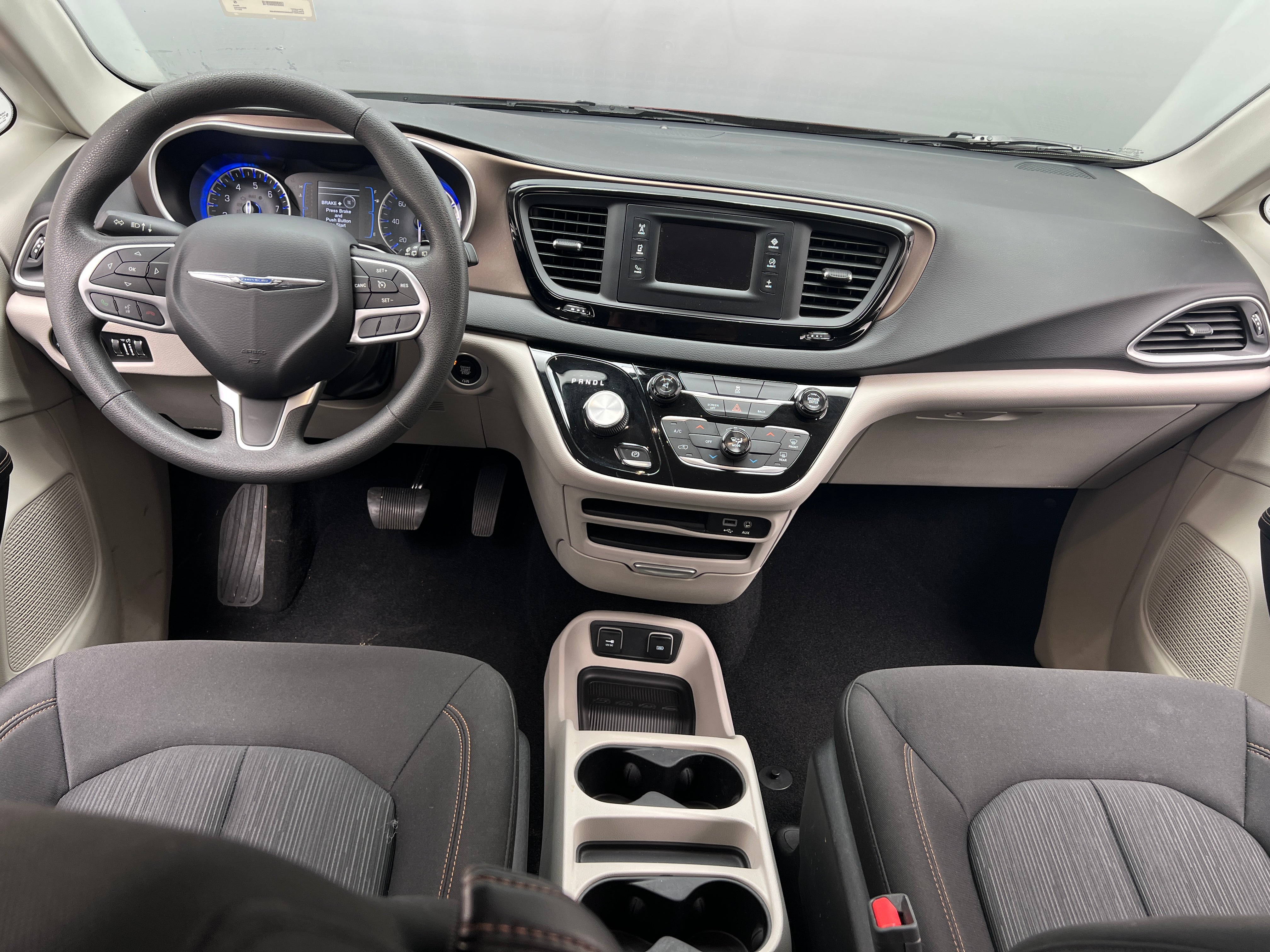 2017 Chrysler Pacifica Touring 3