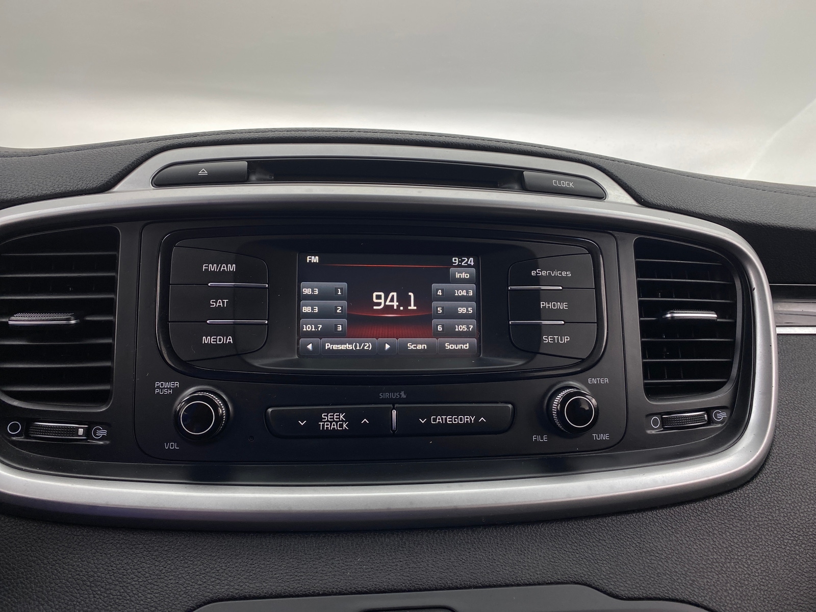 Thumbnail: 2016 Kia Sorento - 4