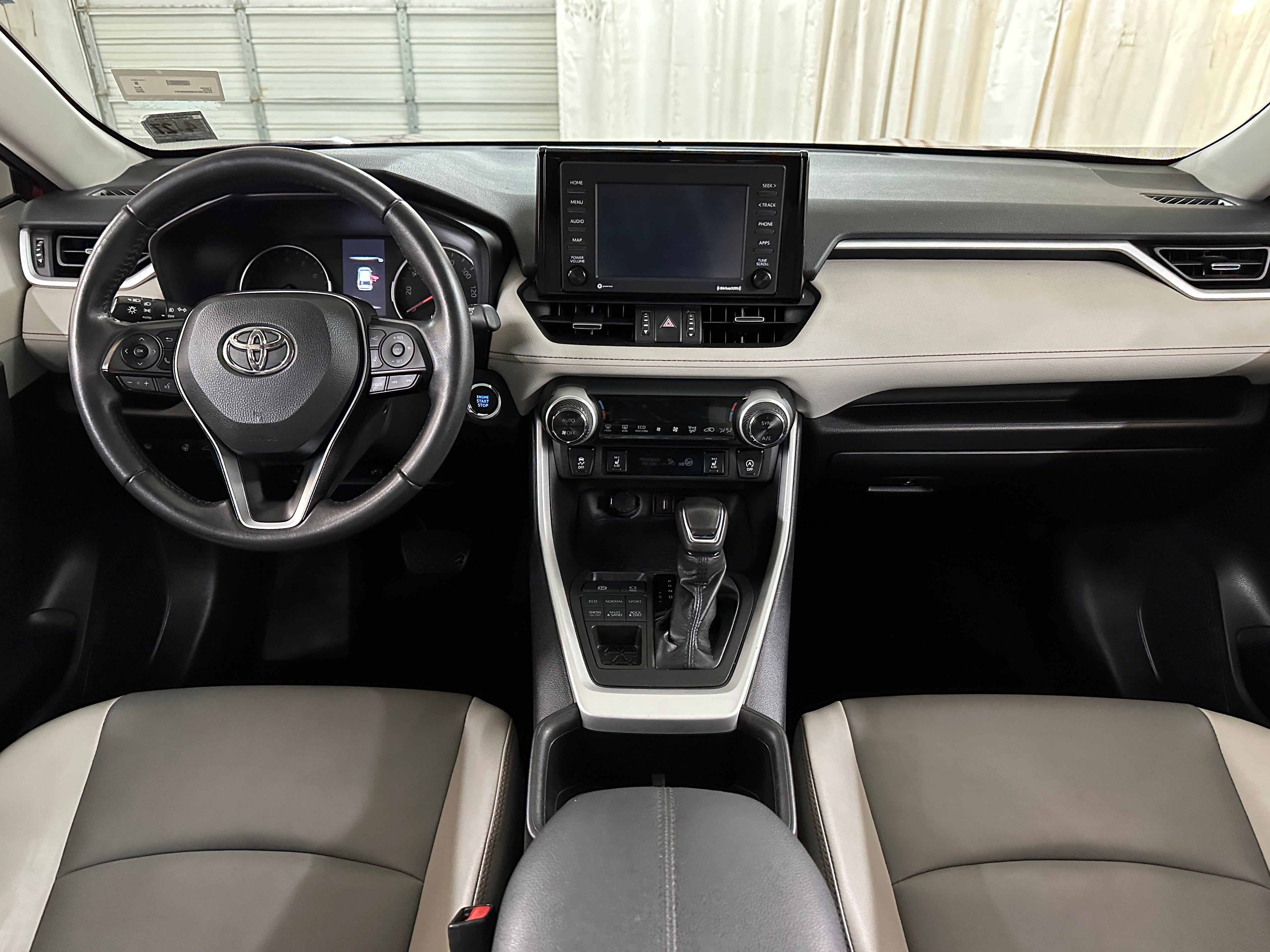 2022 Toyota RAV4 XLE Premium 3