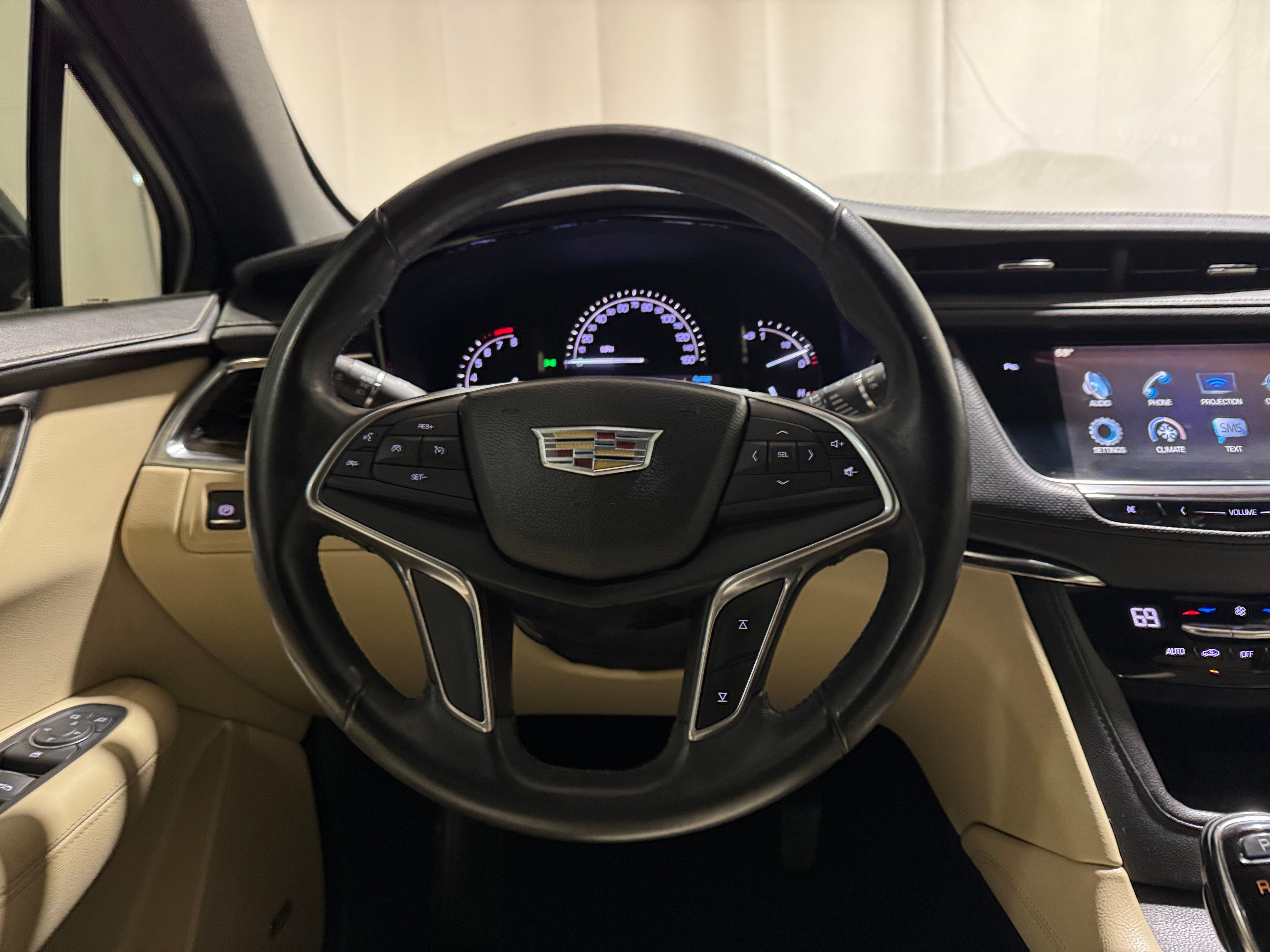 2017 Cadillac XT5 Base 5