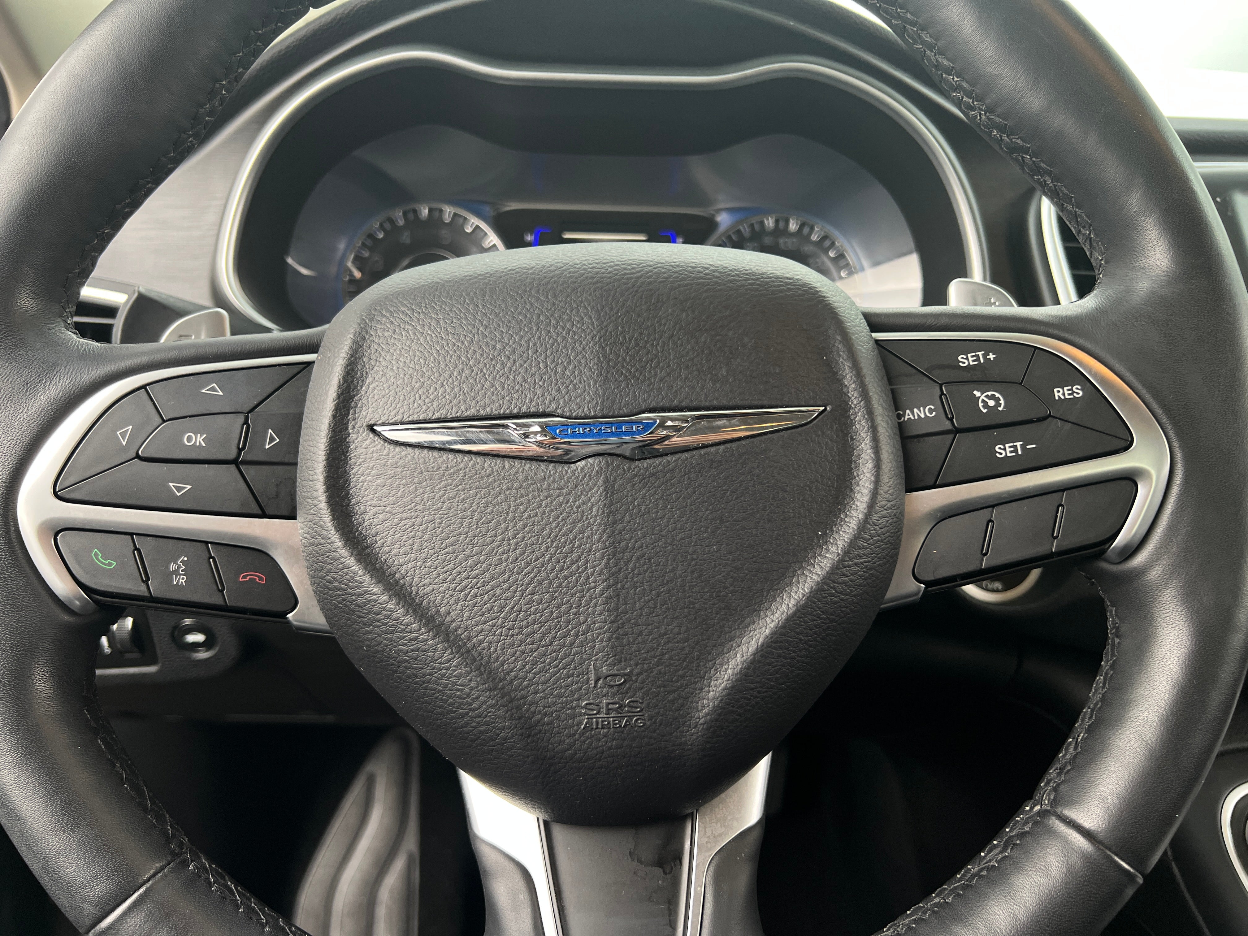 2017 Chrysler 200 Limited 4