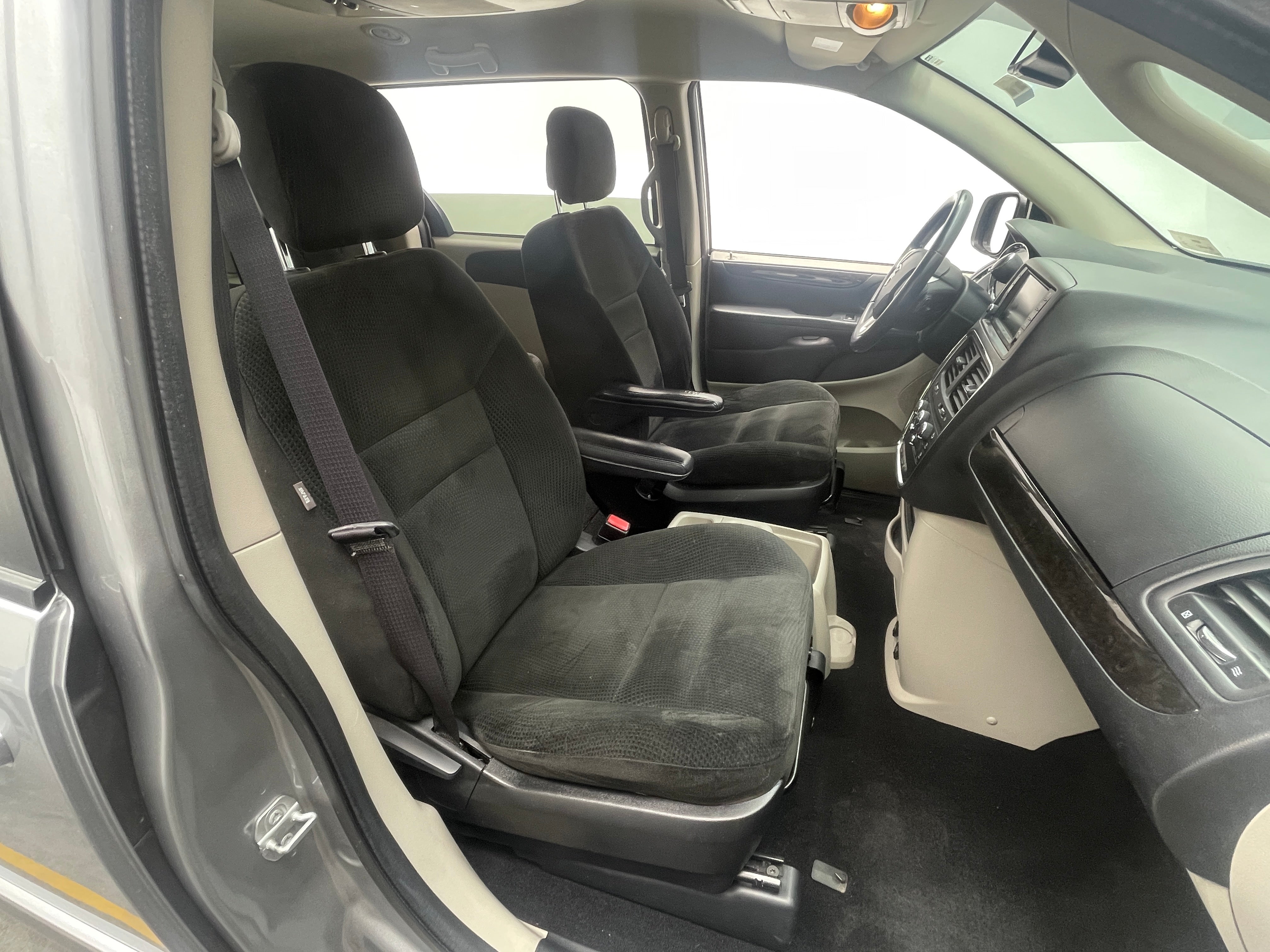 2016 Dodge Grand Caravan SE 2