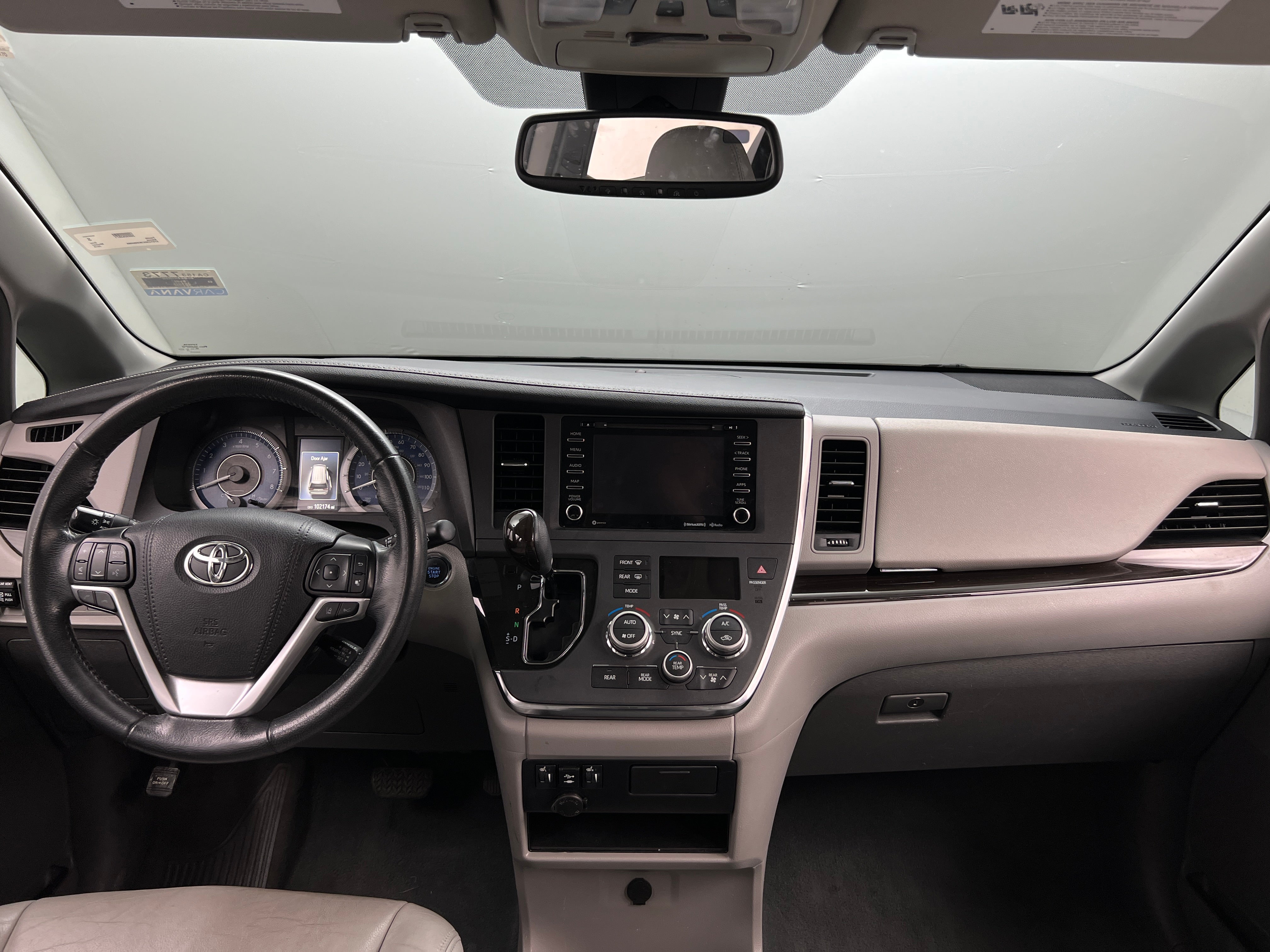 2019 Toyota Sienna XLE 3