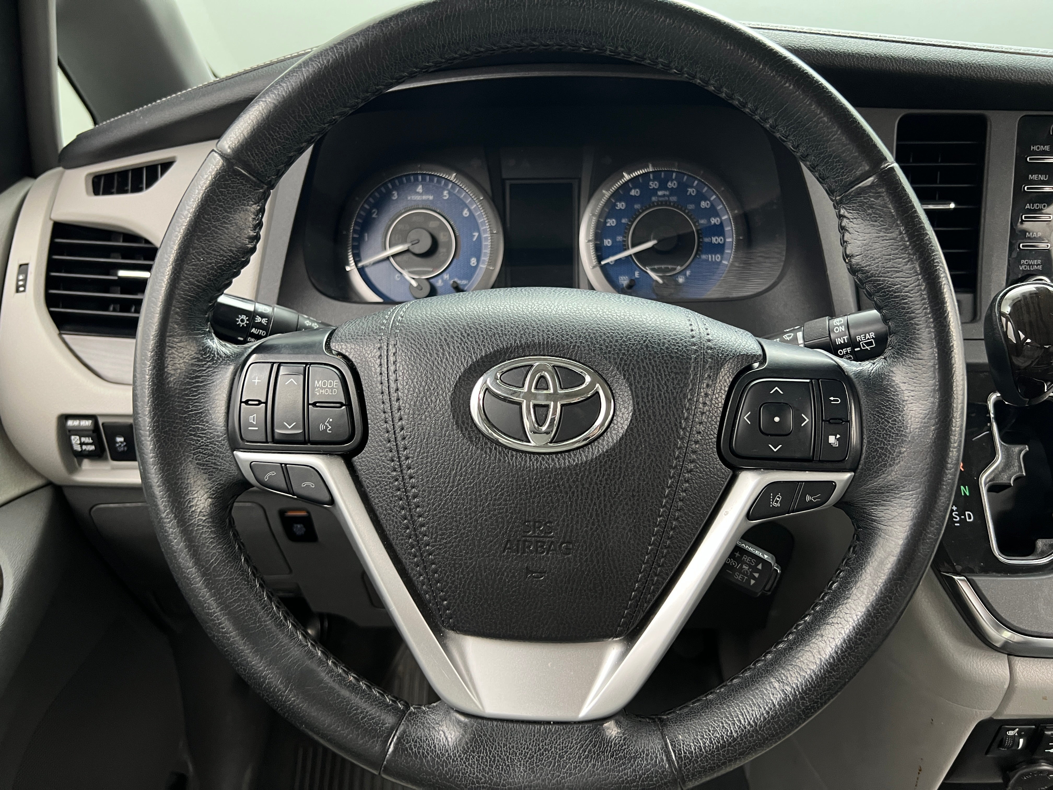 2019 Toyota Sienna XLE 5