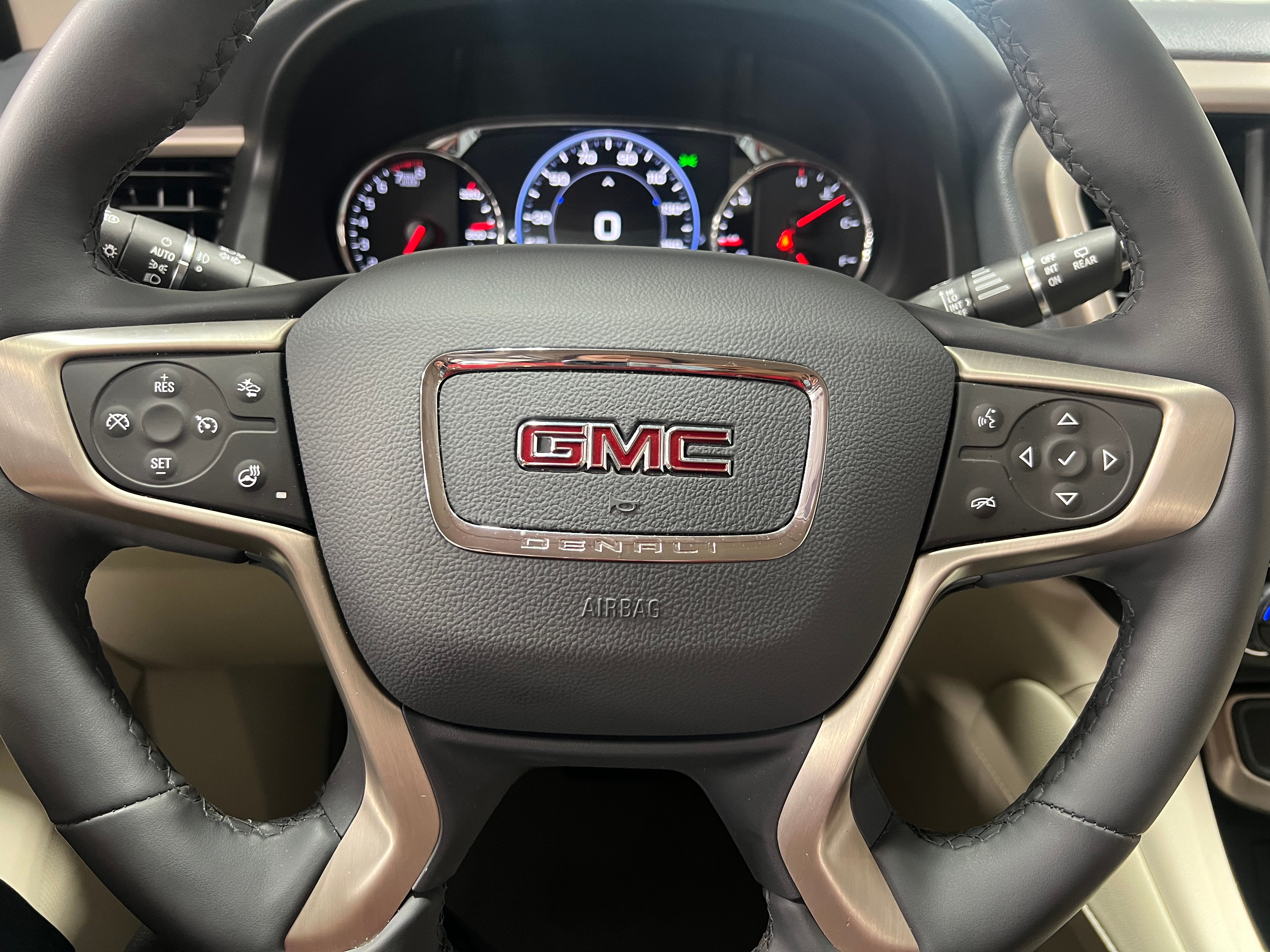 2023 GMC Acadia Denali 5