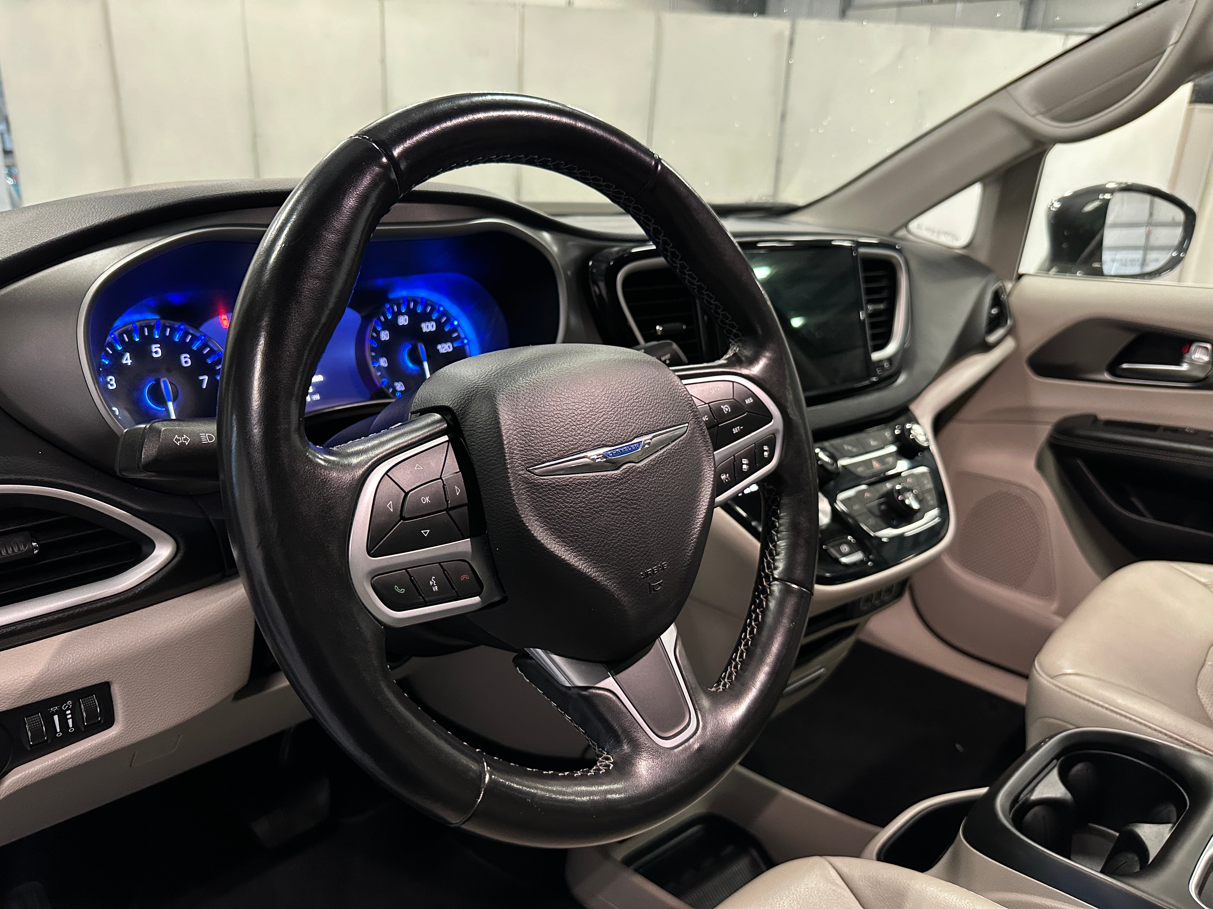 2021 Chrysler Pacifica Touring L 4