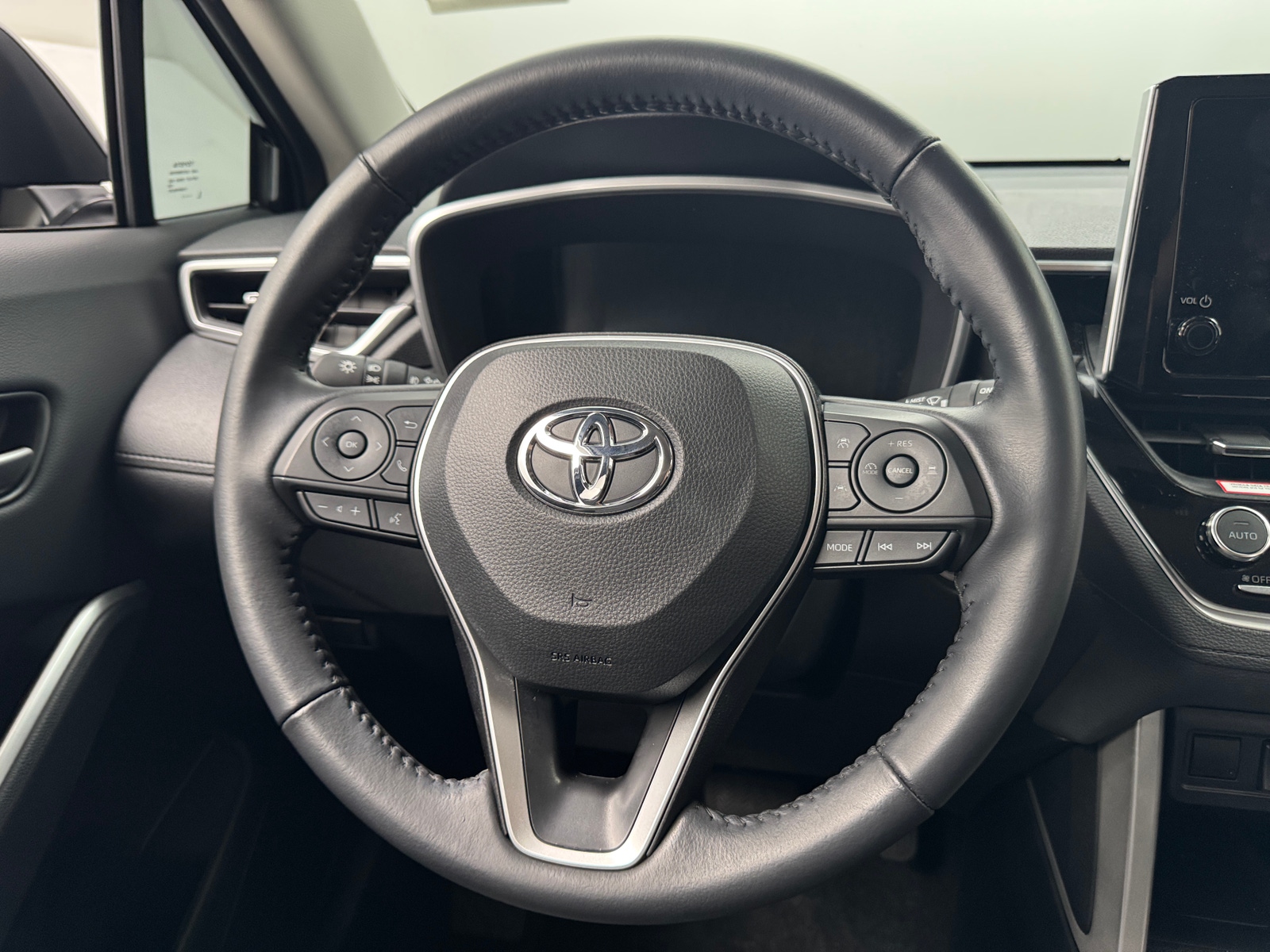 Thumbnail: 2023 Toyota Corolla Cross - 4
