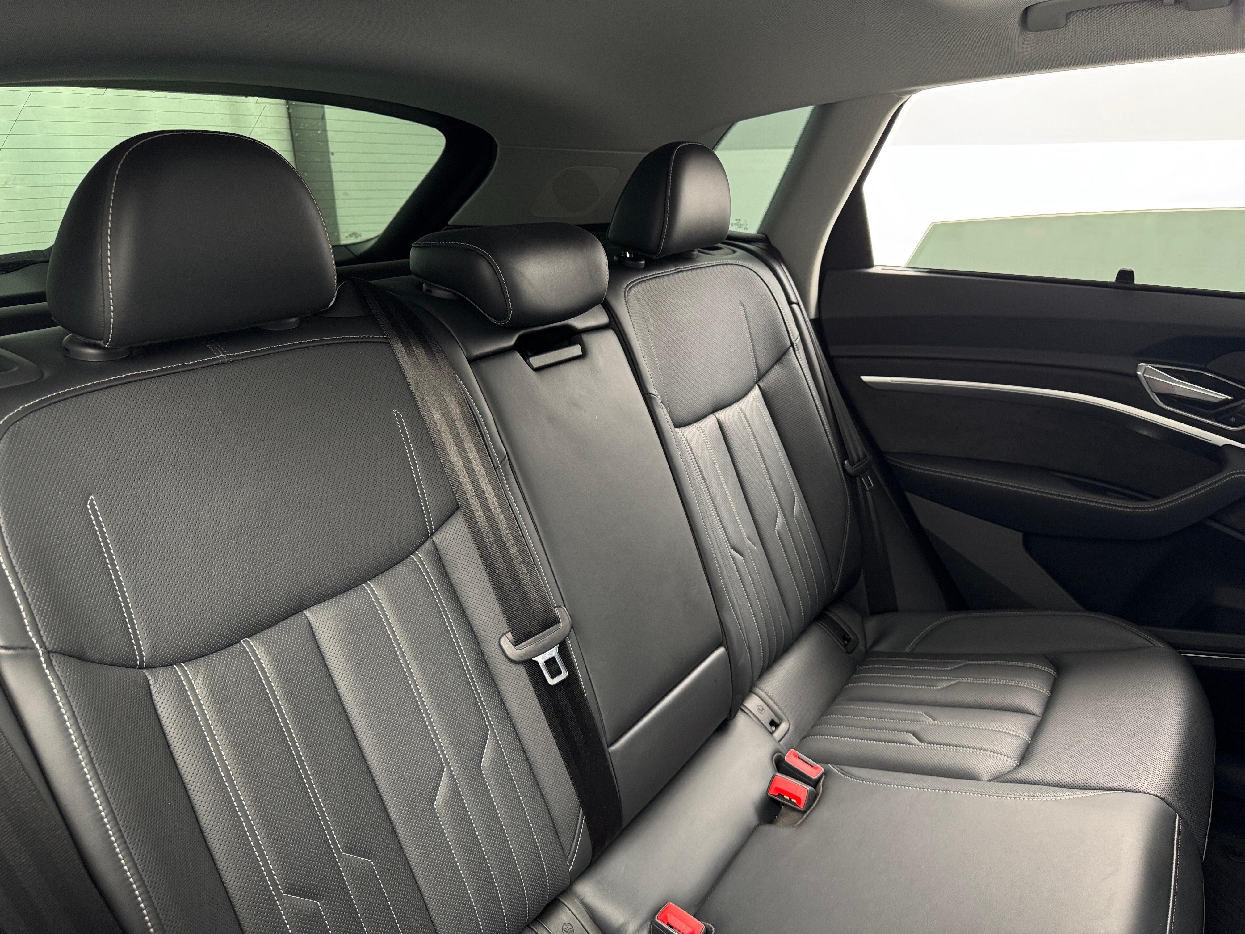 Thumbnail: 2019 Audi e-tron - 6