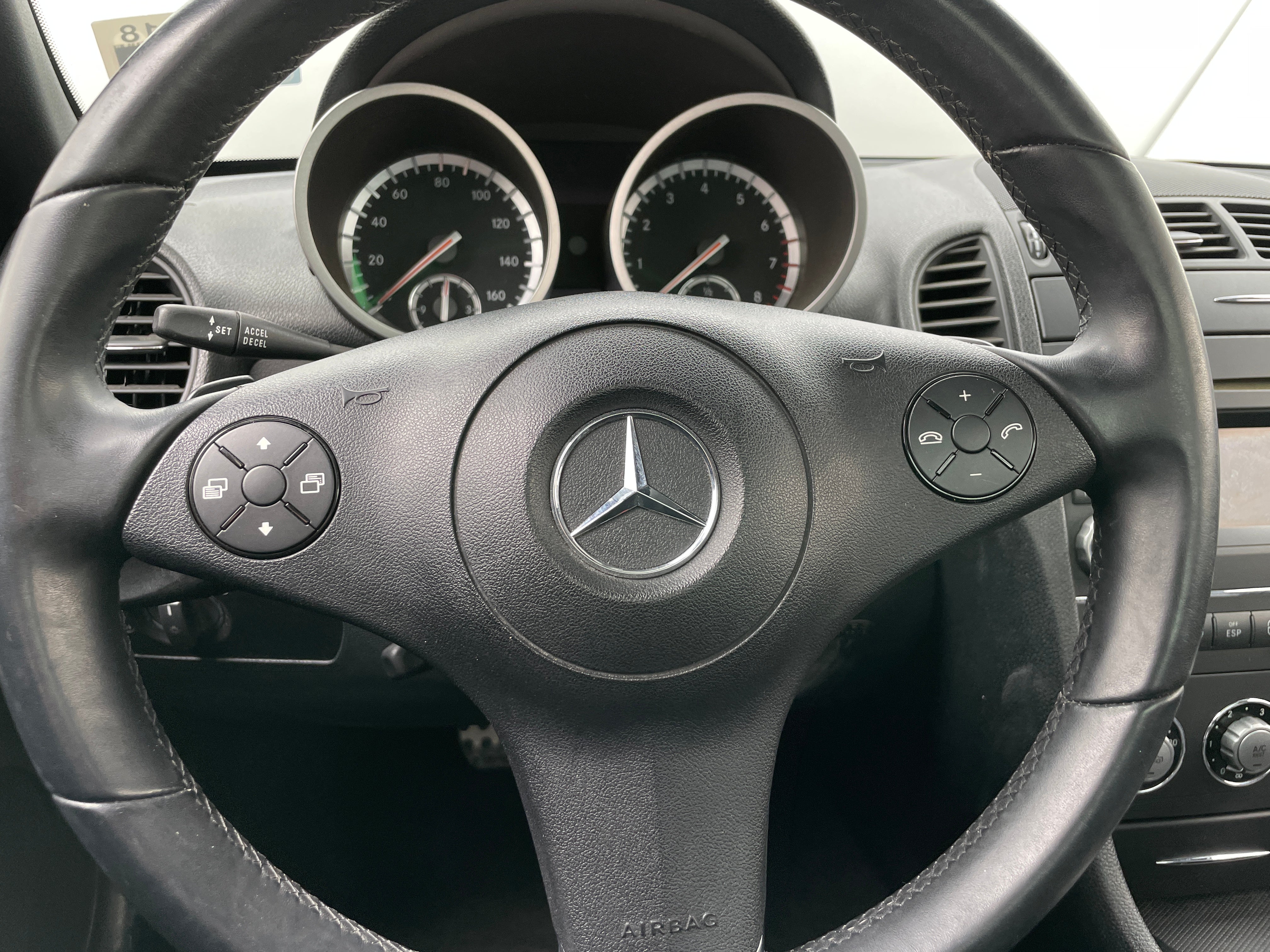 2011 Mercedes-Benz SLK 300 4