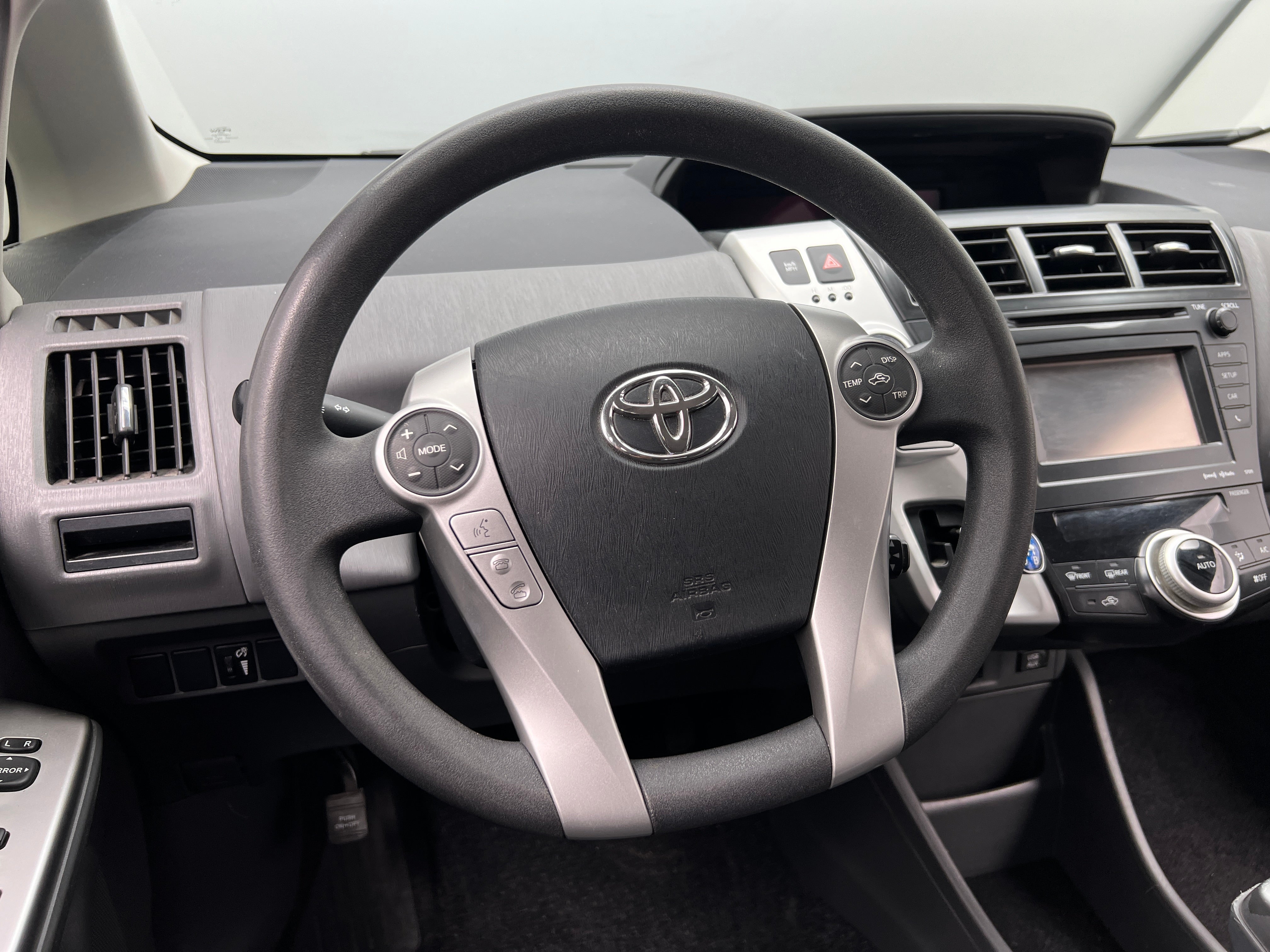 2014 Toyota Prius v Three 5