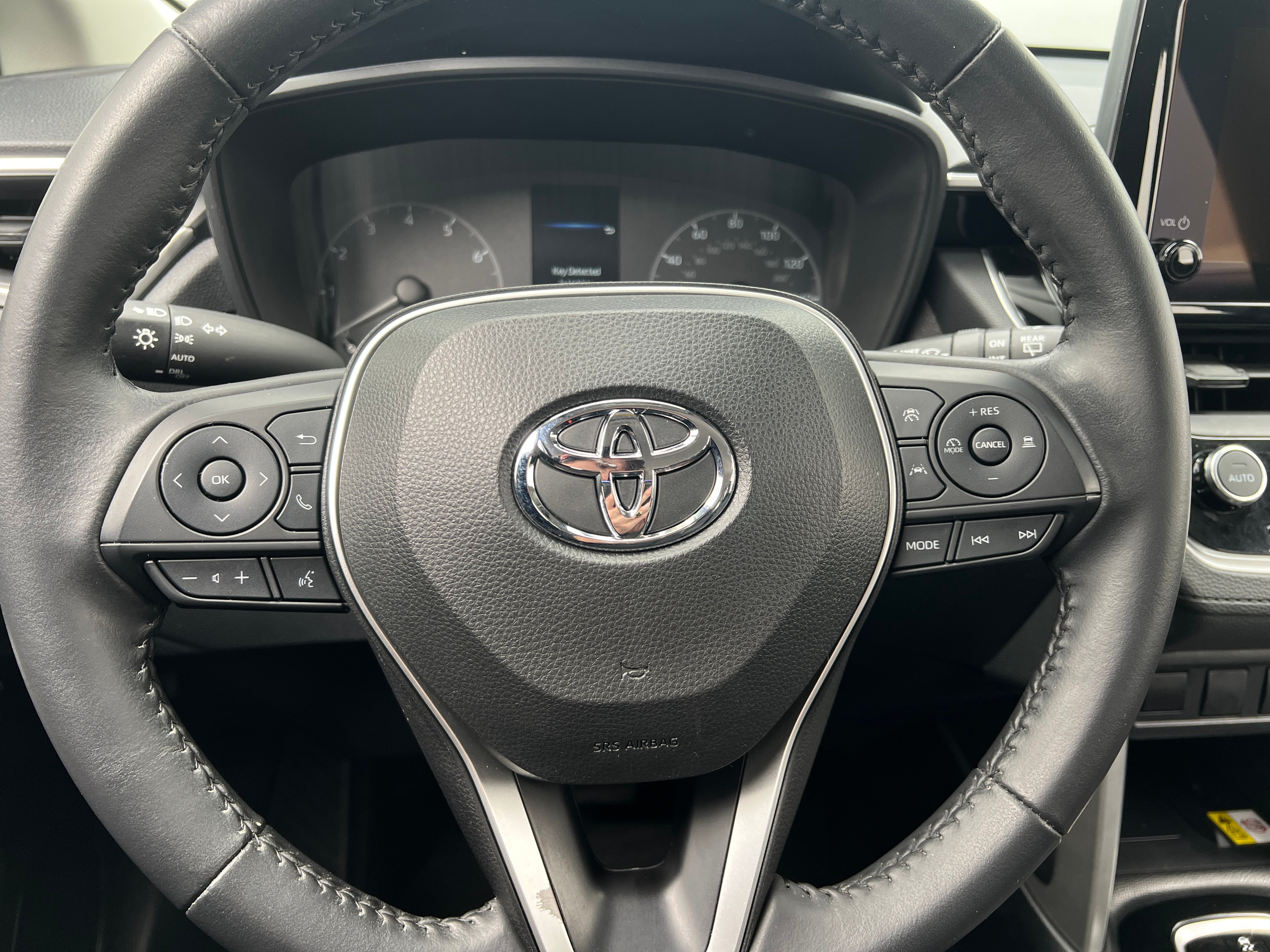 2023 Toyota Corolla Cross LE 5