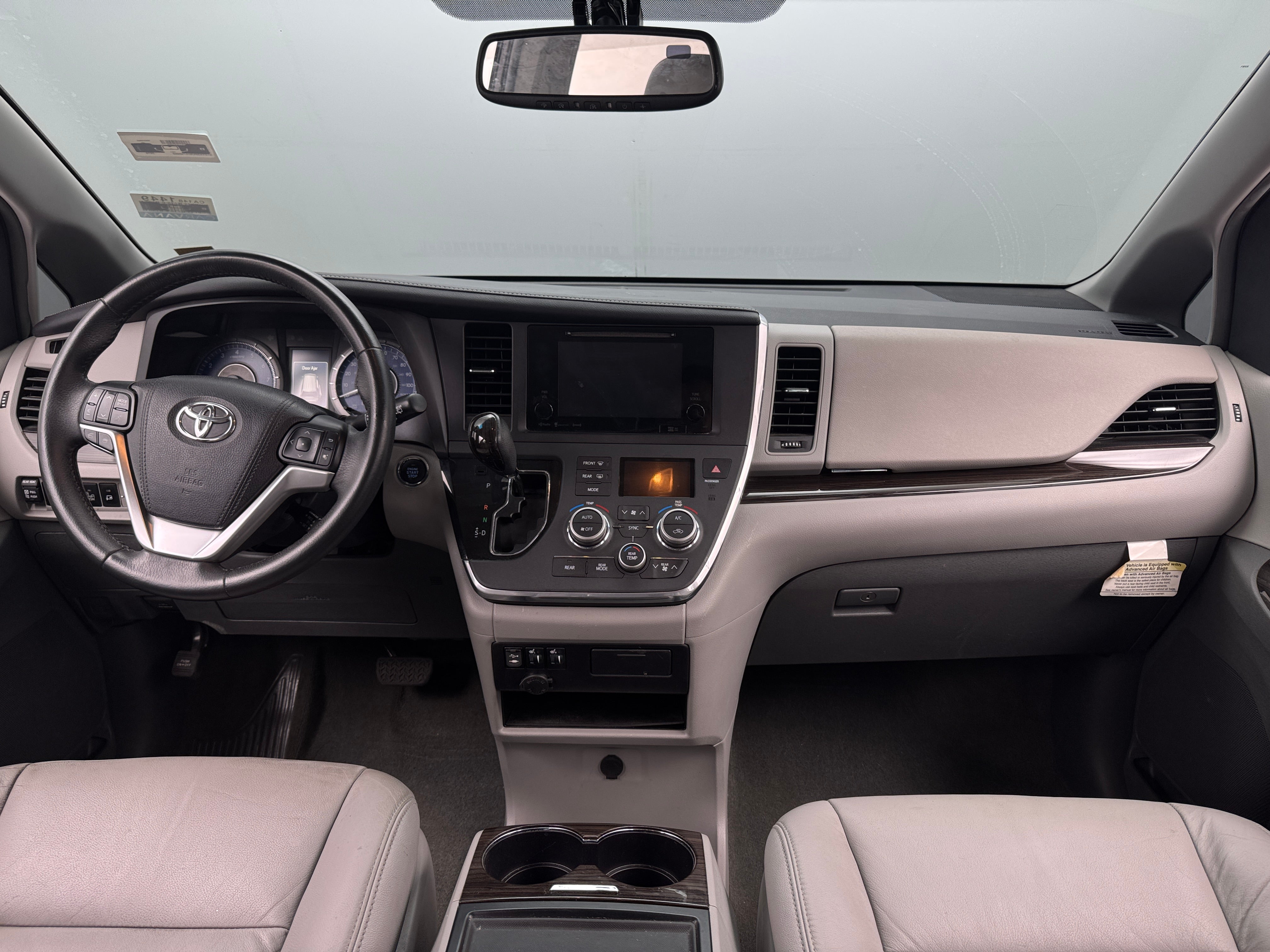 2016 Toyota Sienna XLE 2