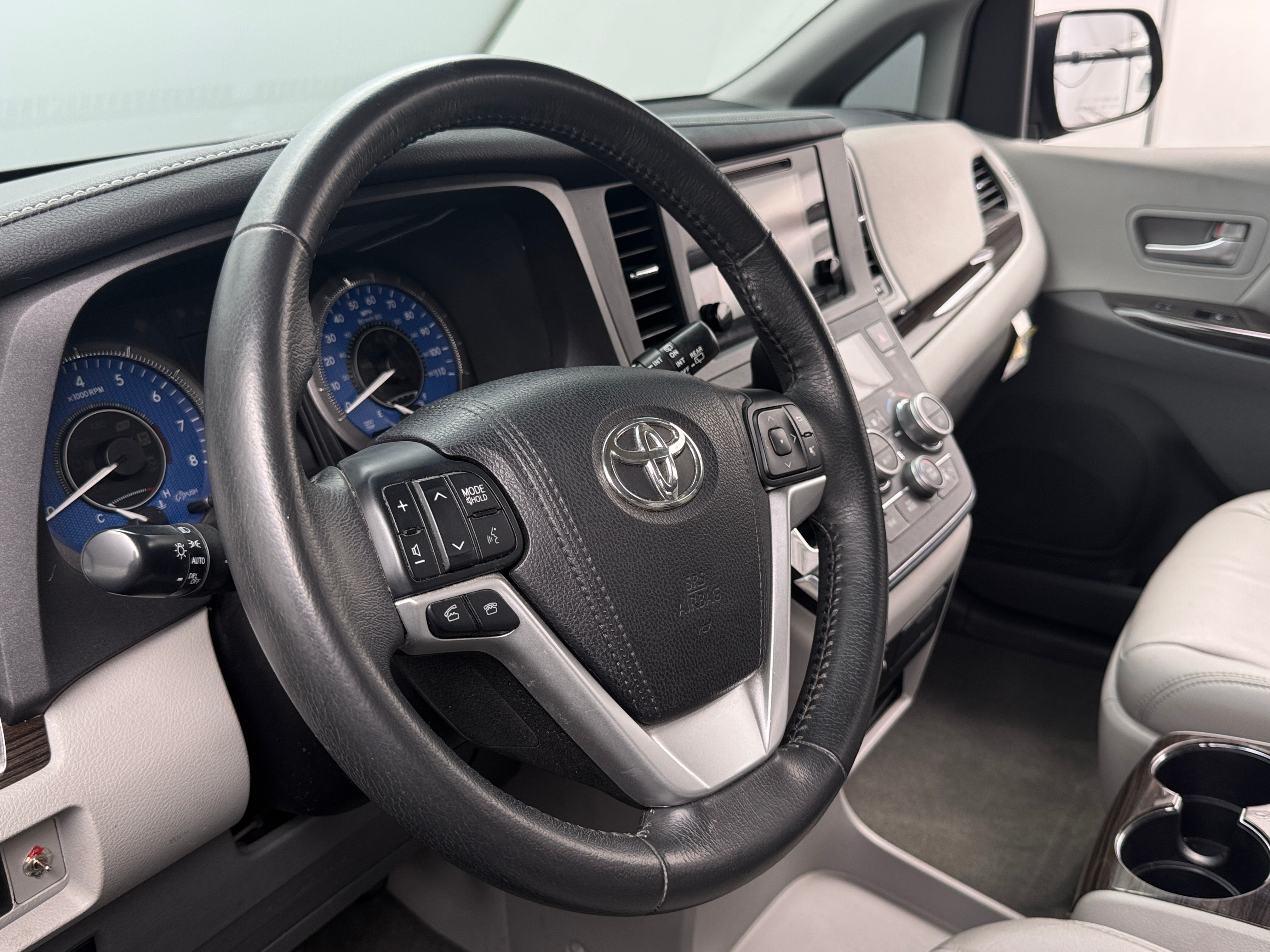 2016 Toyota Sienna XLE 4