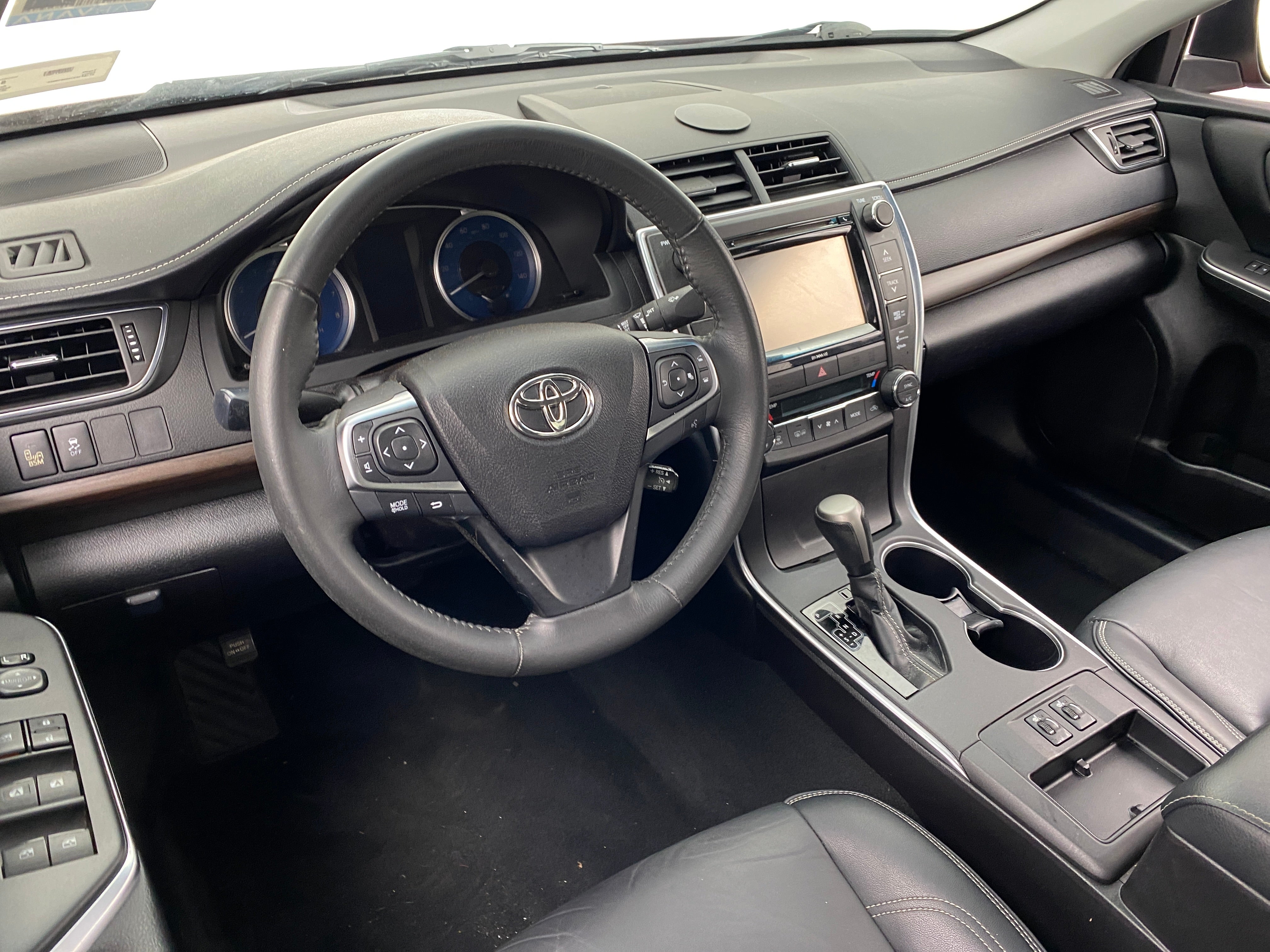 2017 Toyota Camry XLE 3