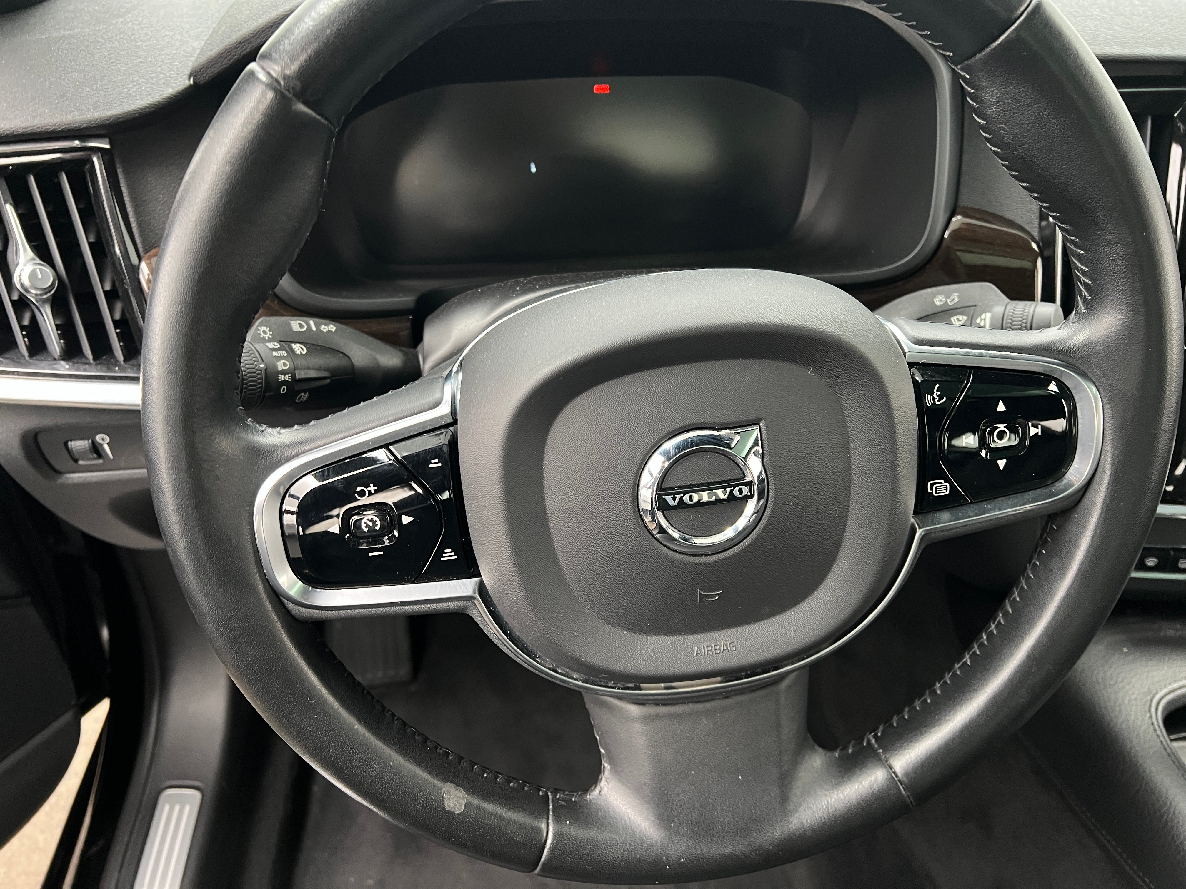 2020 Volvo S90 T6 Momentum 5