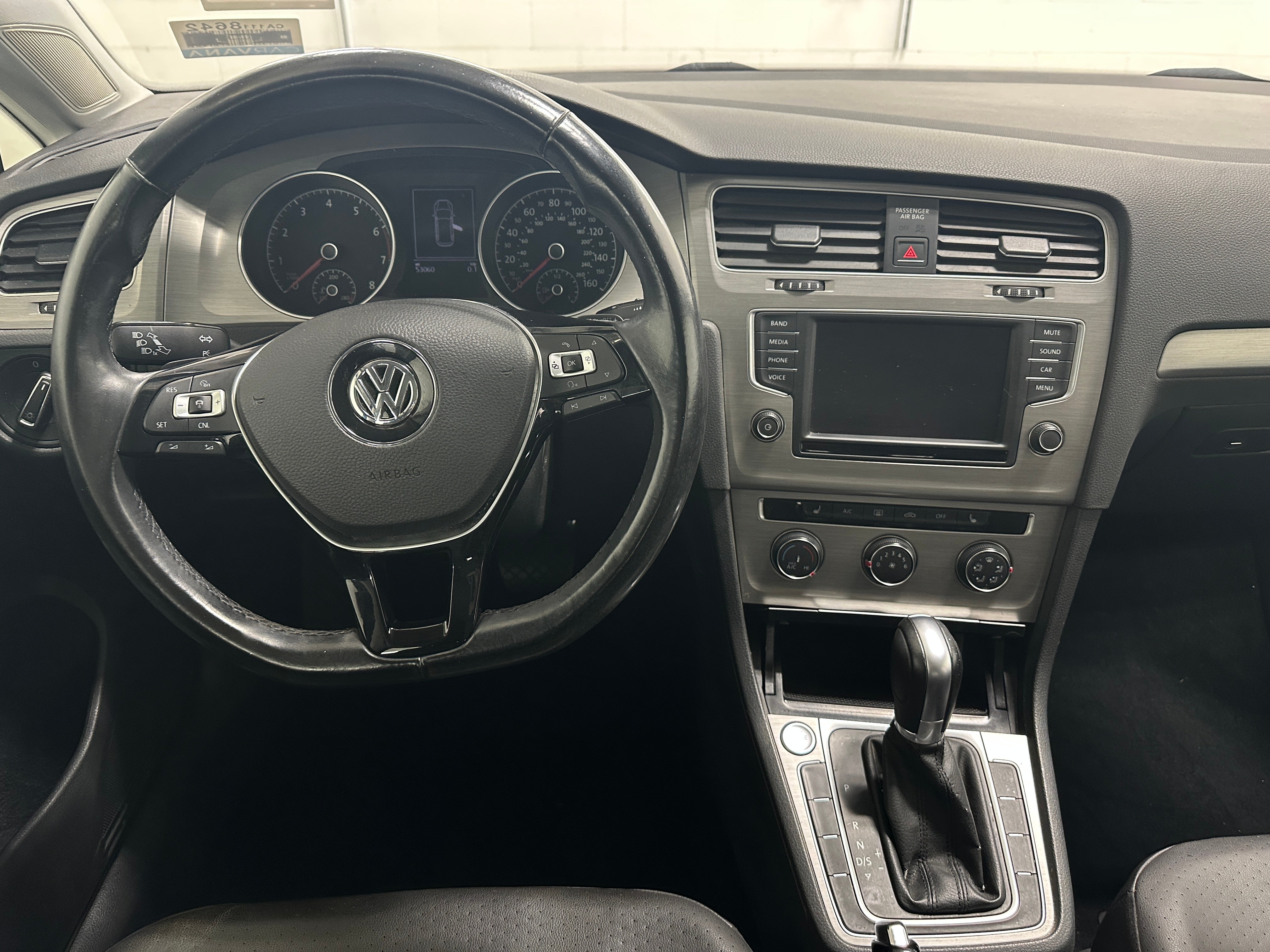 2016 Volkswagen e-Golf Limited Edition 3