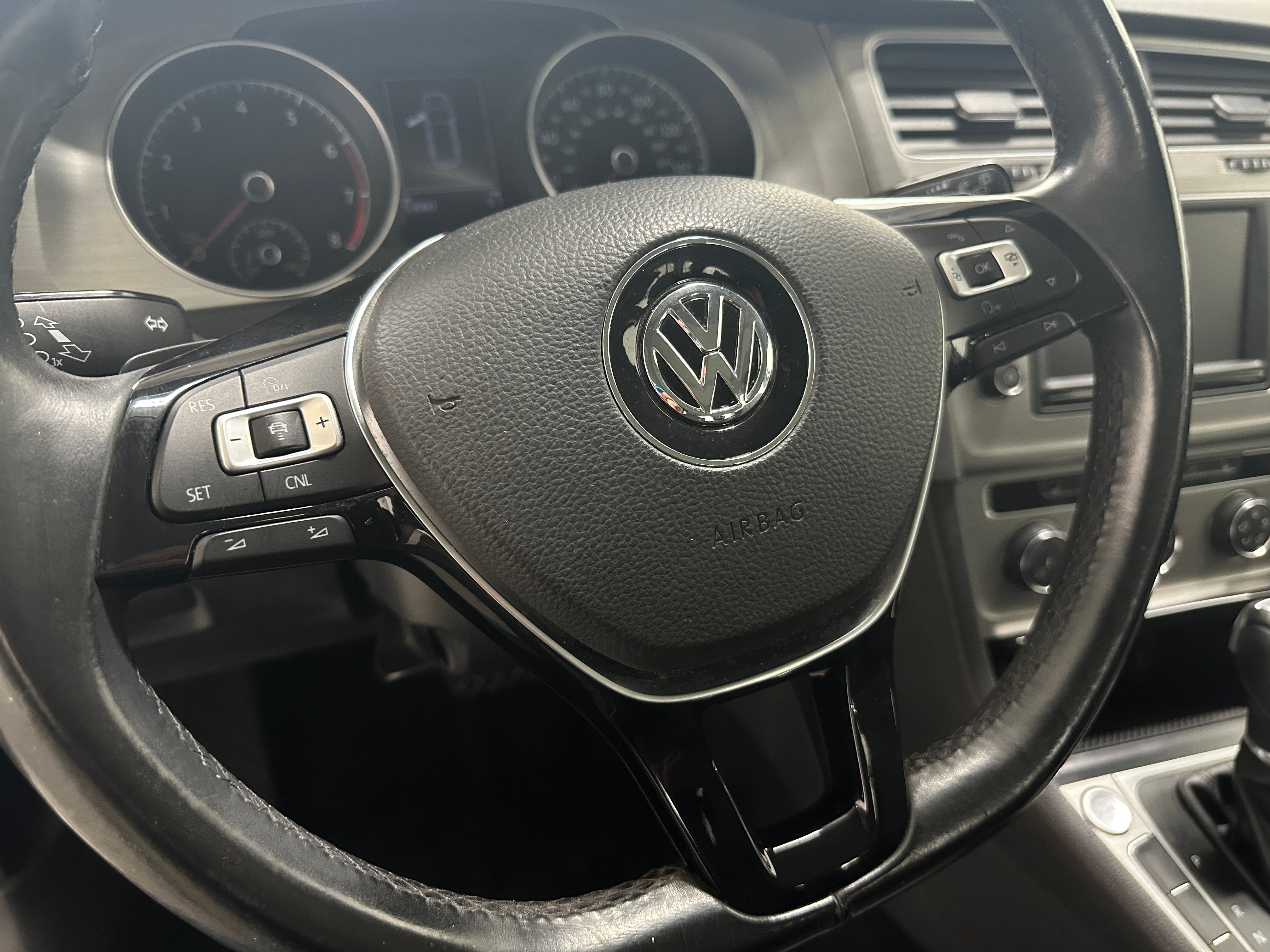 2016 Volkswagen e-Golf Limited Edition 5