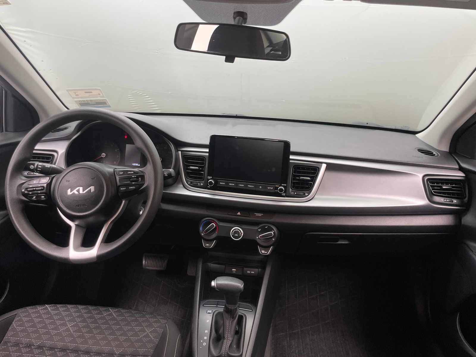 Thumbnail: 2023 Kia Rio - 3