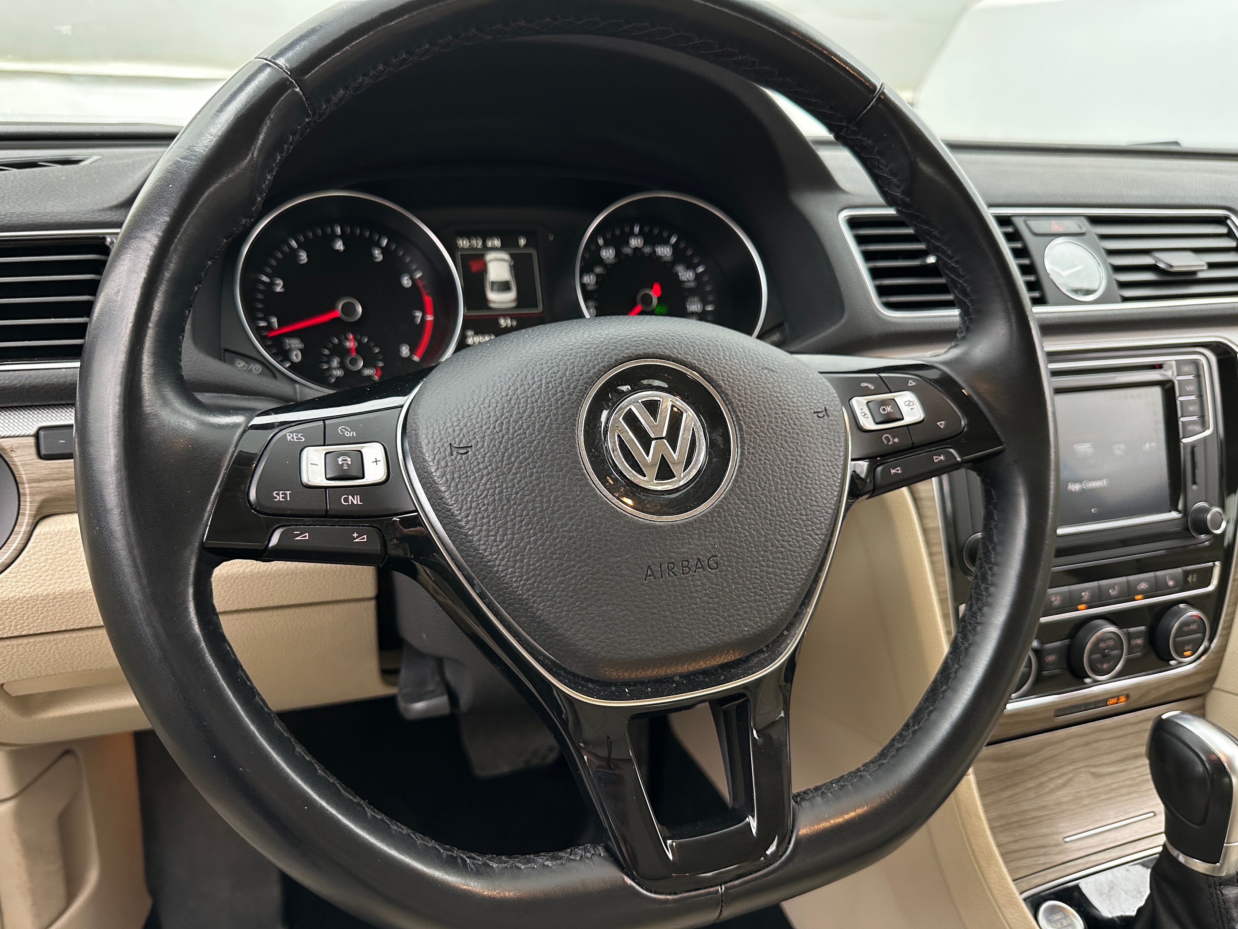 2017 Volkswagen Passat SE 5