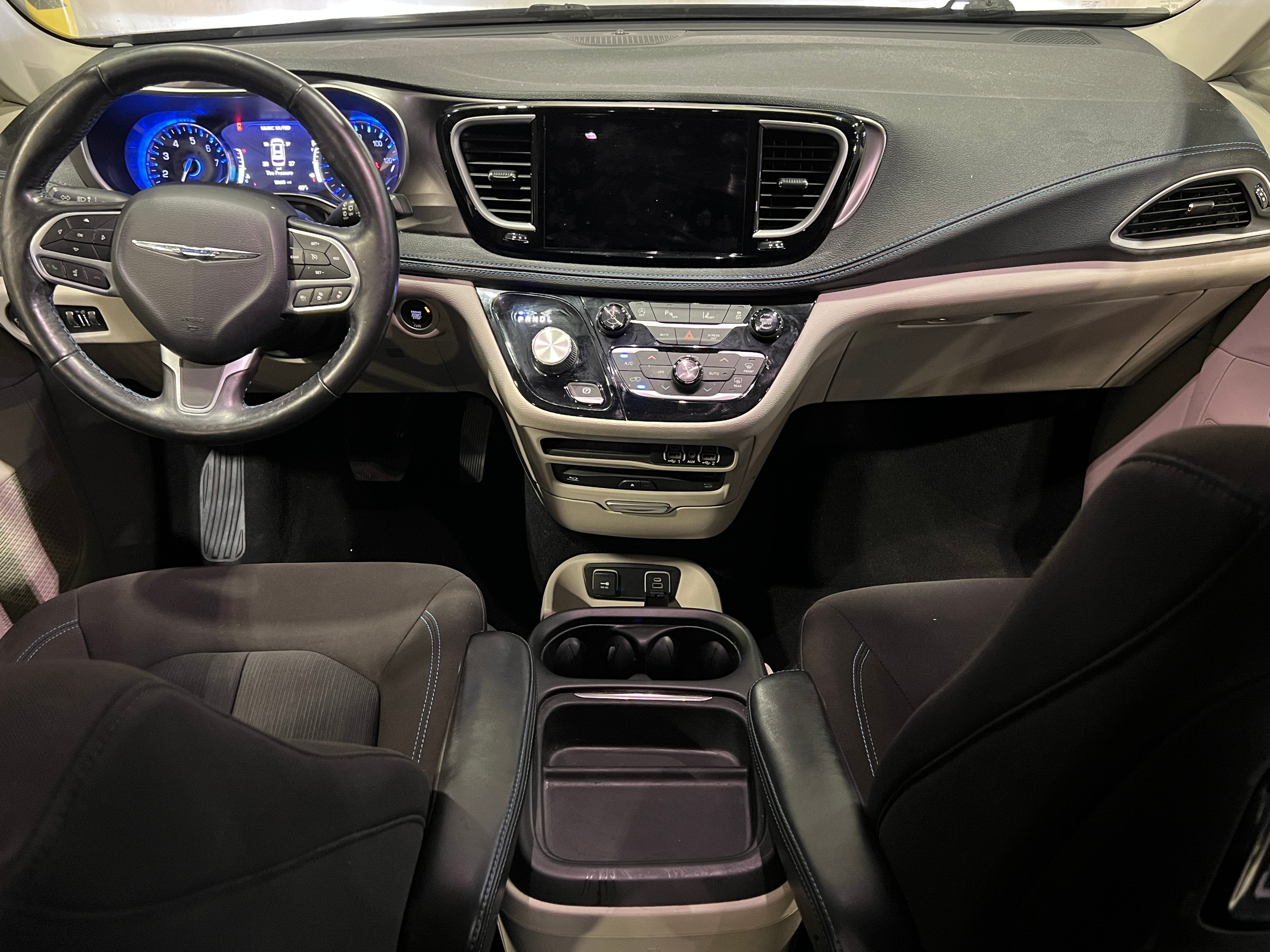 2021 Chrysler Pacifica Touring 3