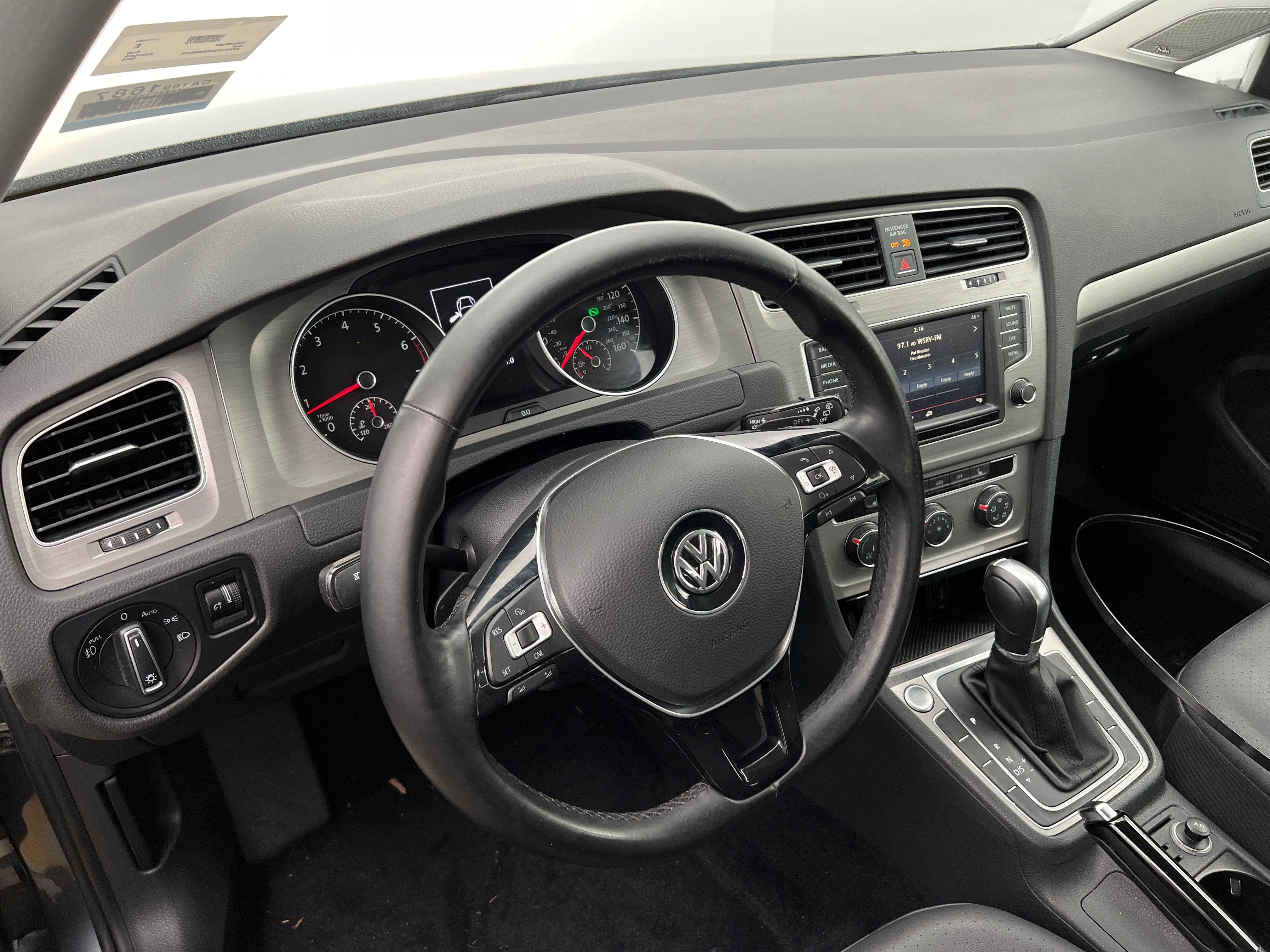 2016 Volkswagen Golf SE 3