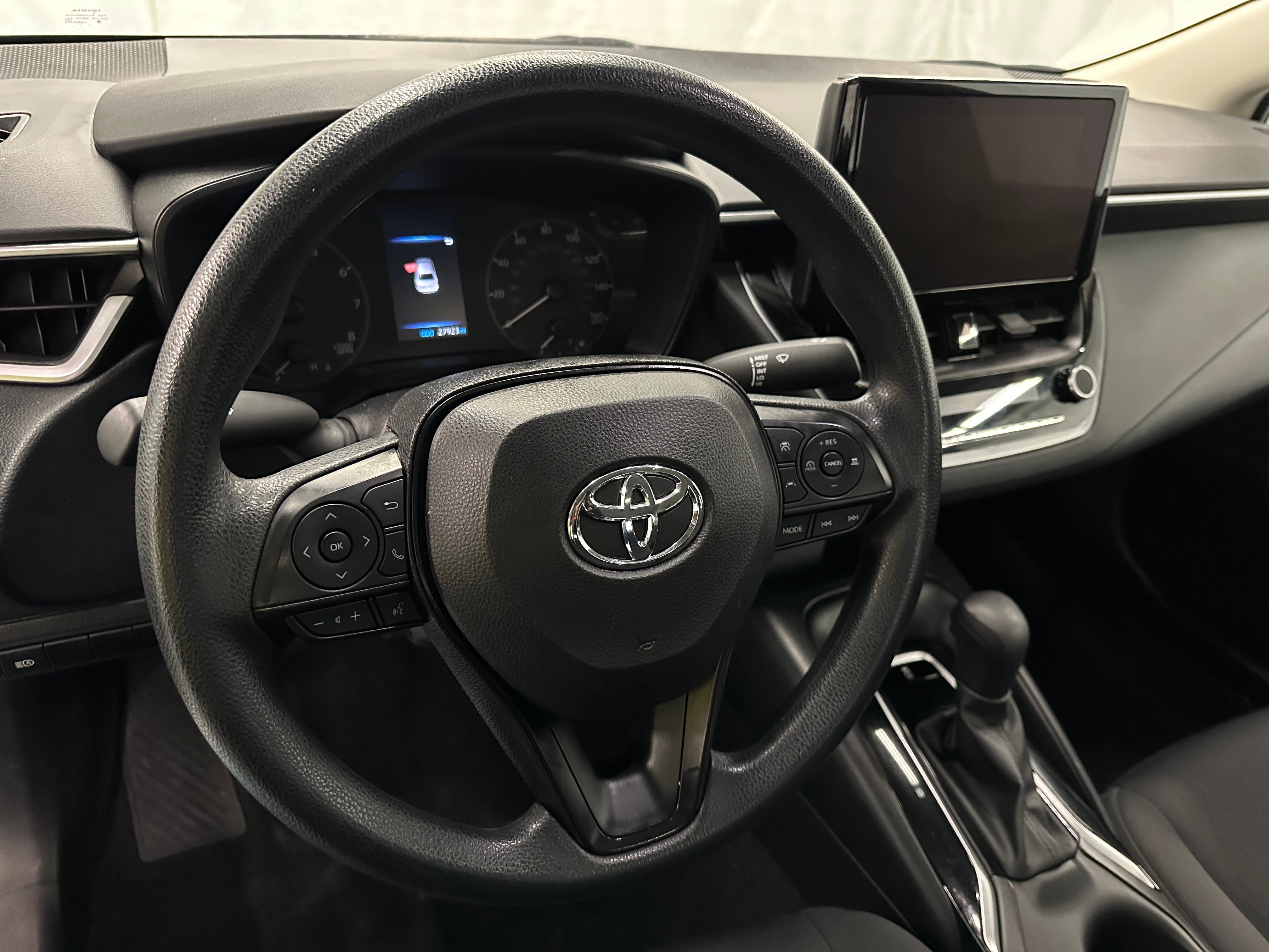 2023 Toyota Corolla LE 5