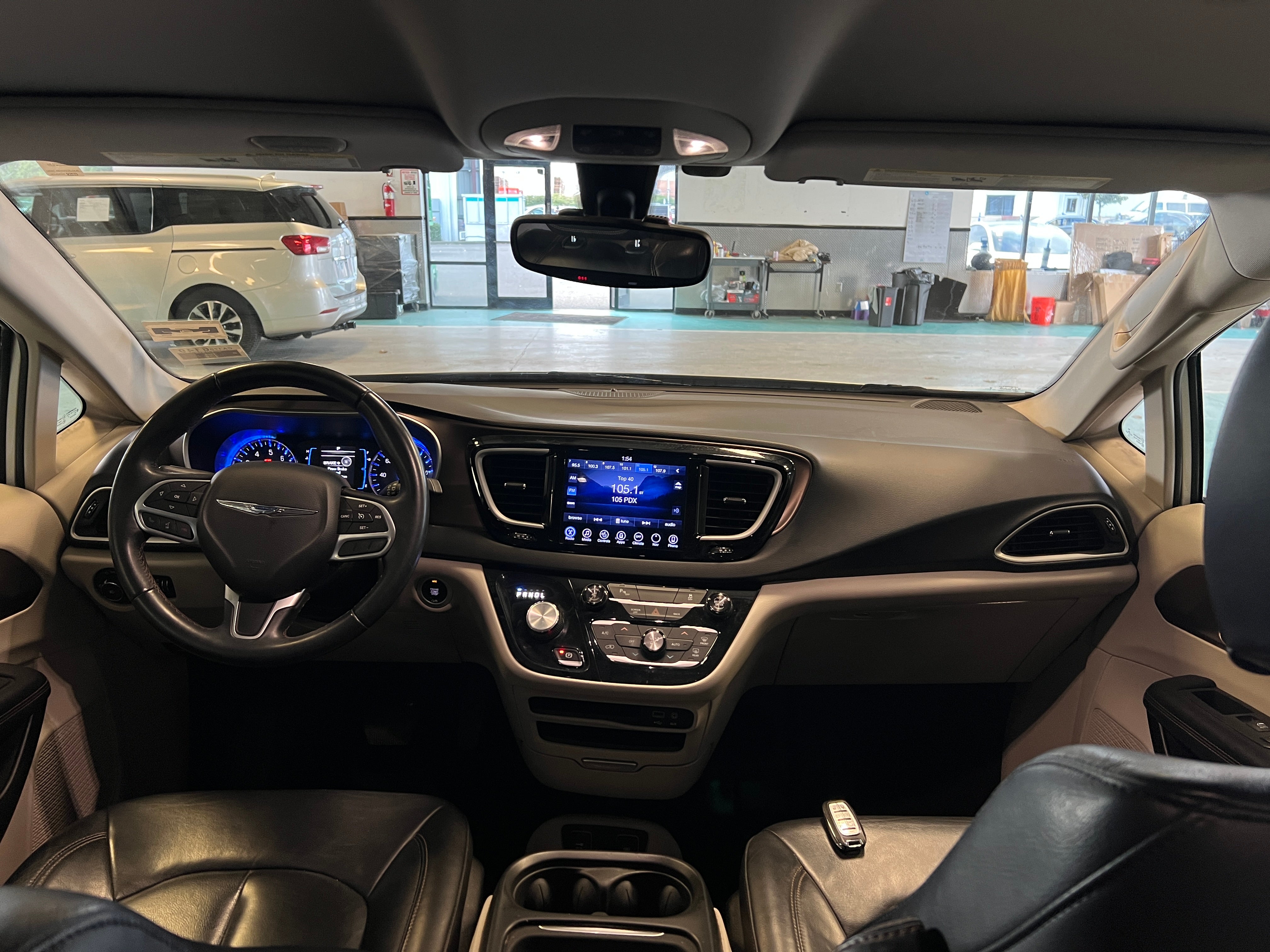 2017 Chrysler Pacifica Touring L 2