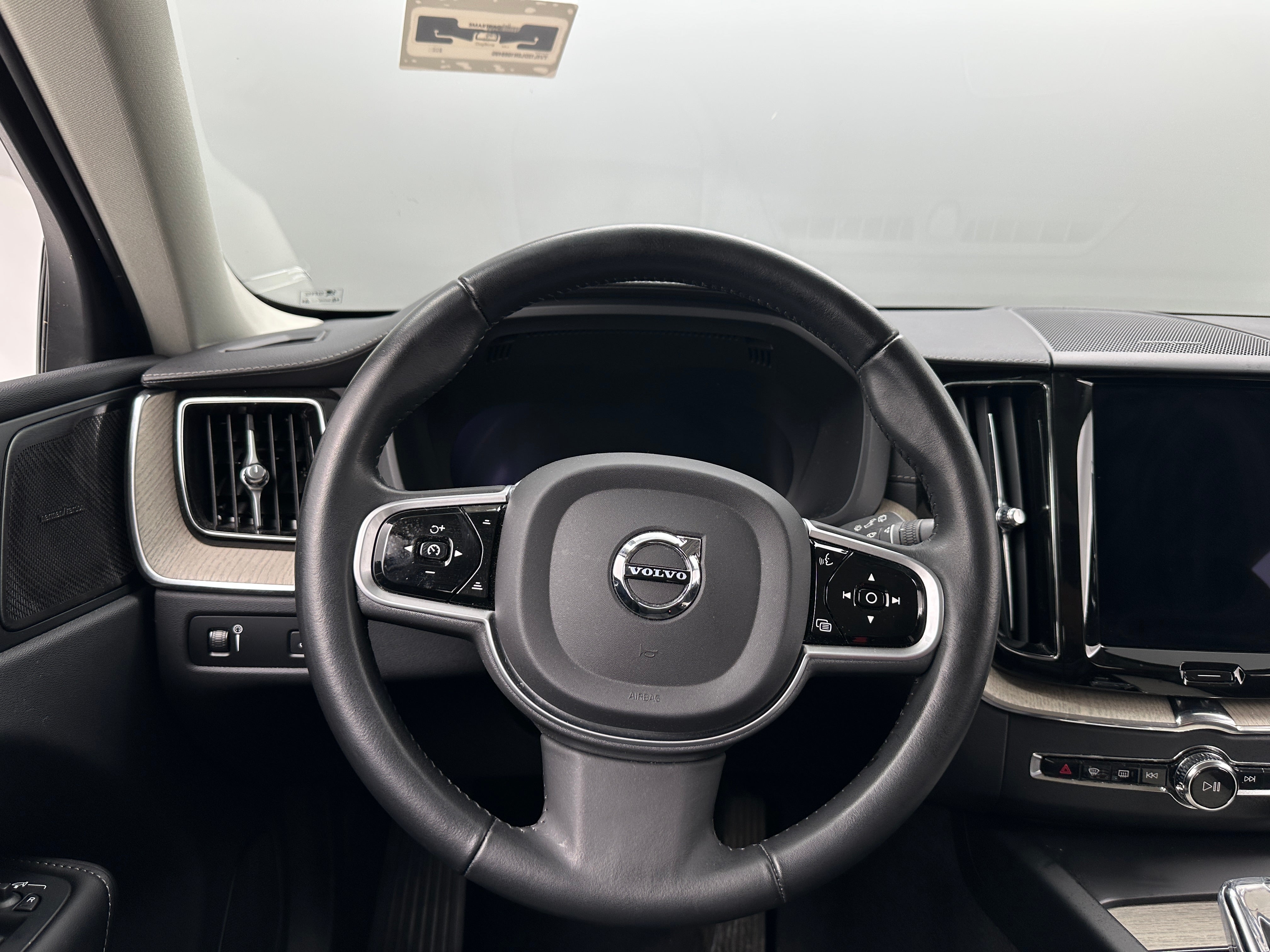 2022 Volvo XC60 B5 Inscription 4