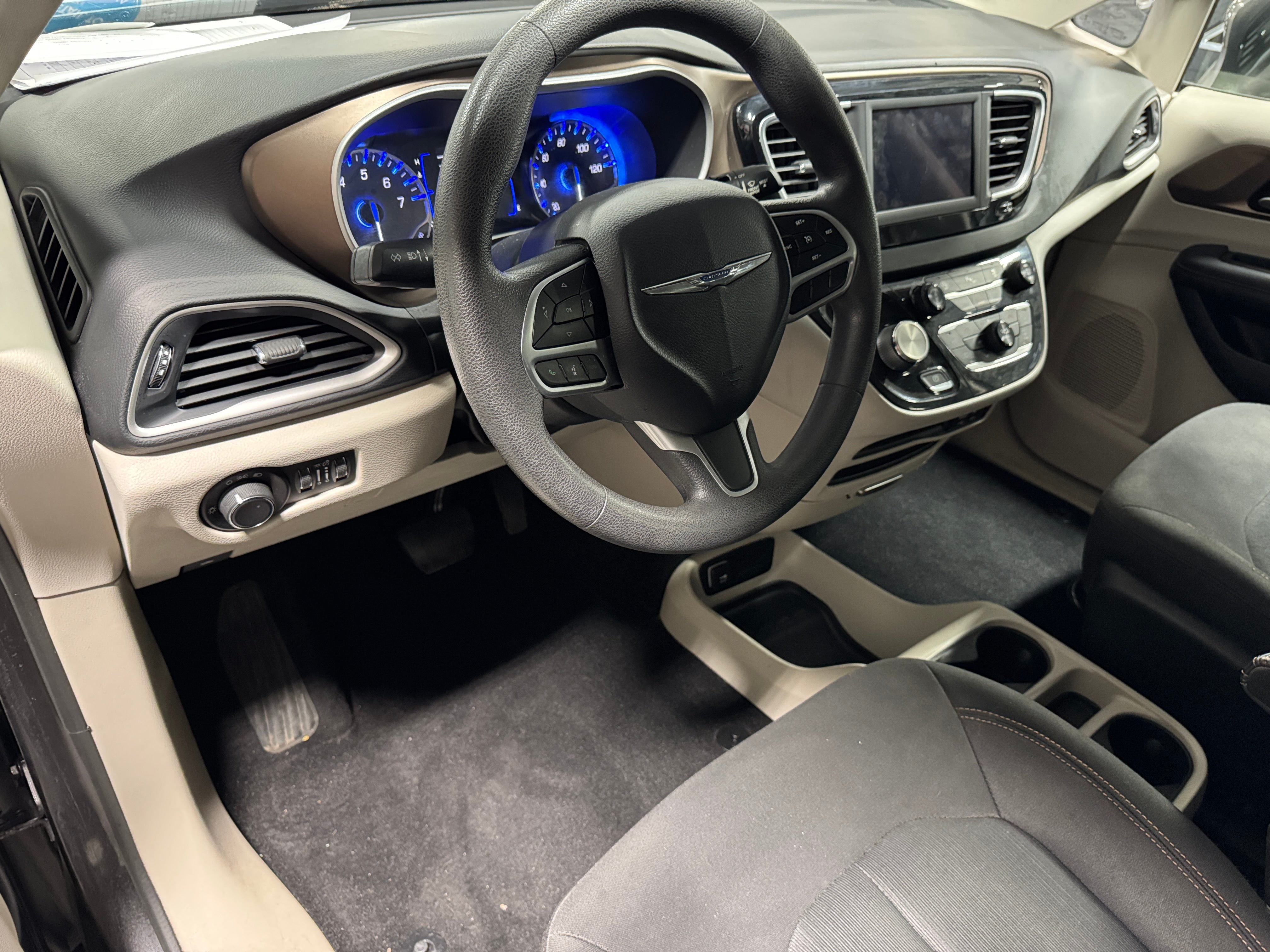 2018 Chrysler Pacifica LX 3