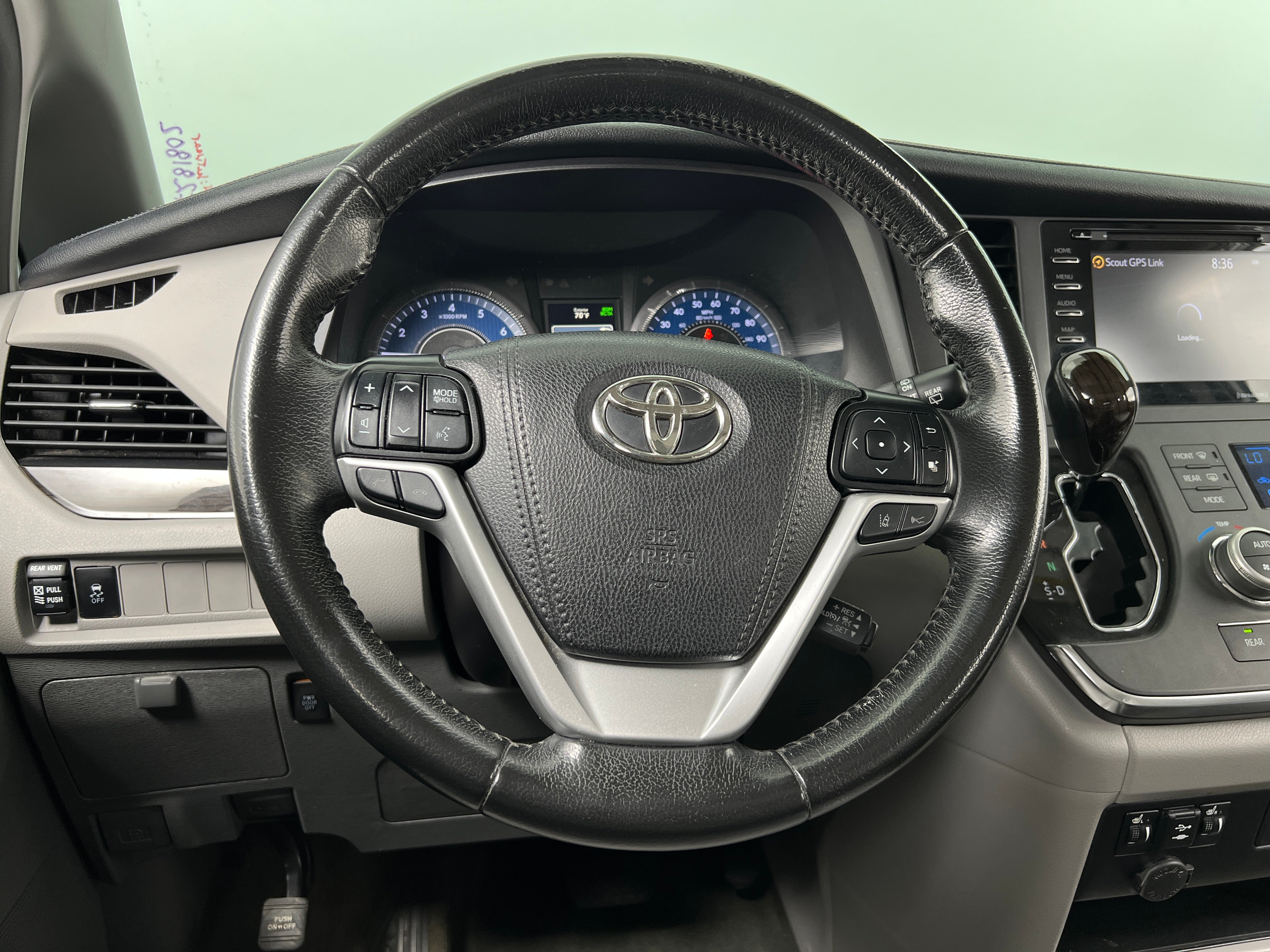 2019 Toyota Sienna XLE 4