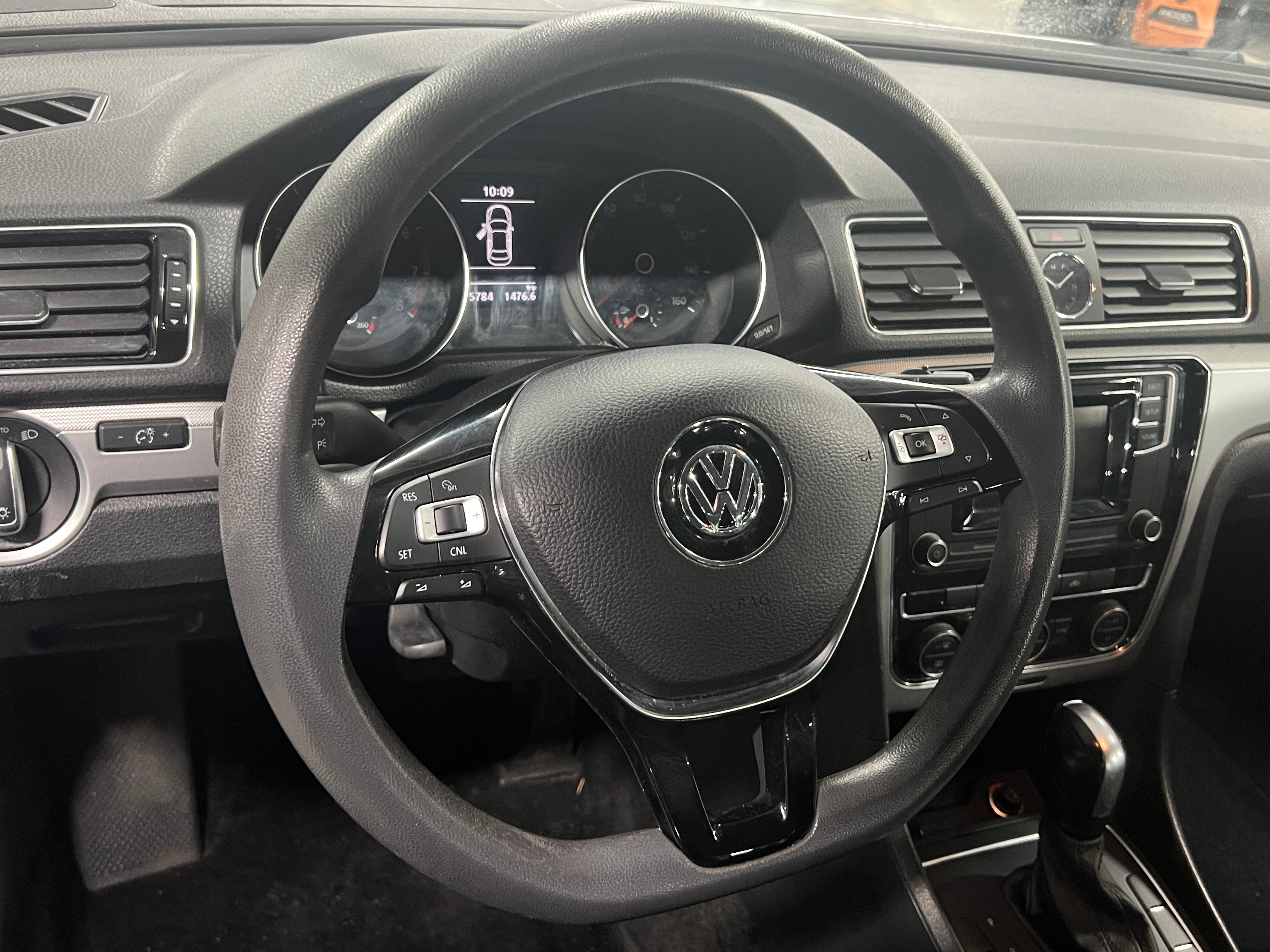 2017 Volkswagen Passat S 5