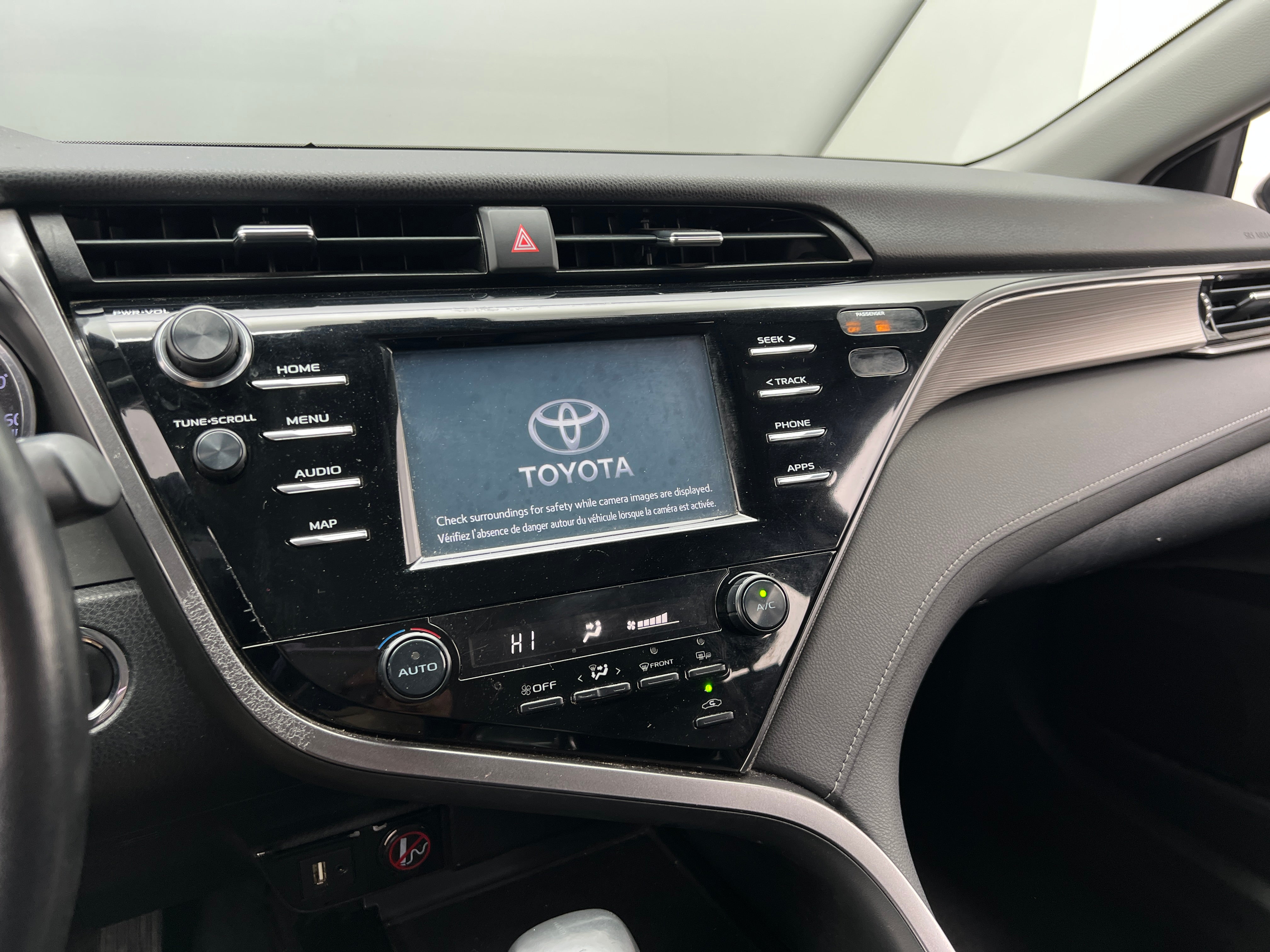 2019 Toyota Camry SE 4