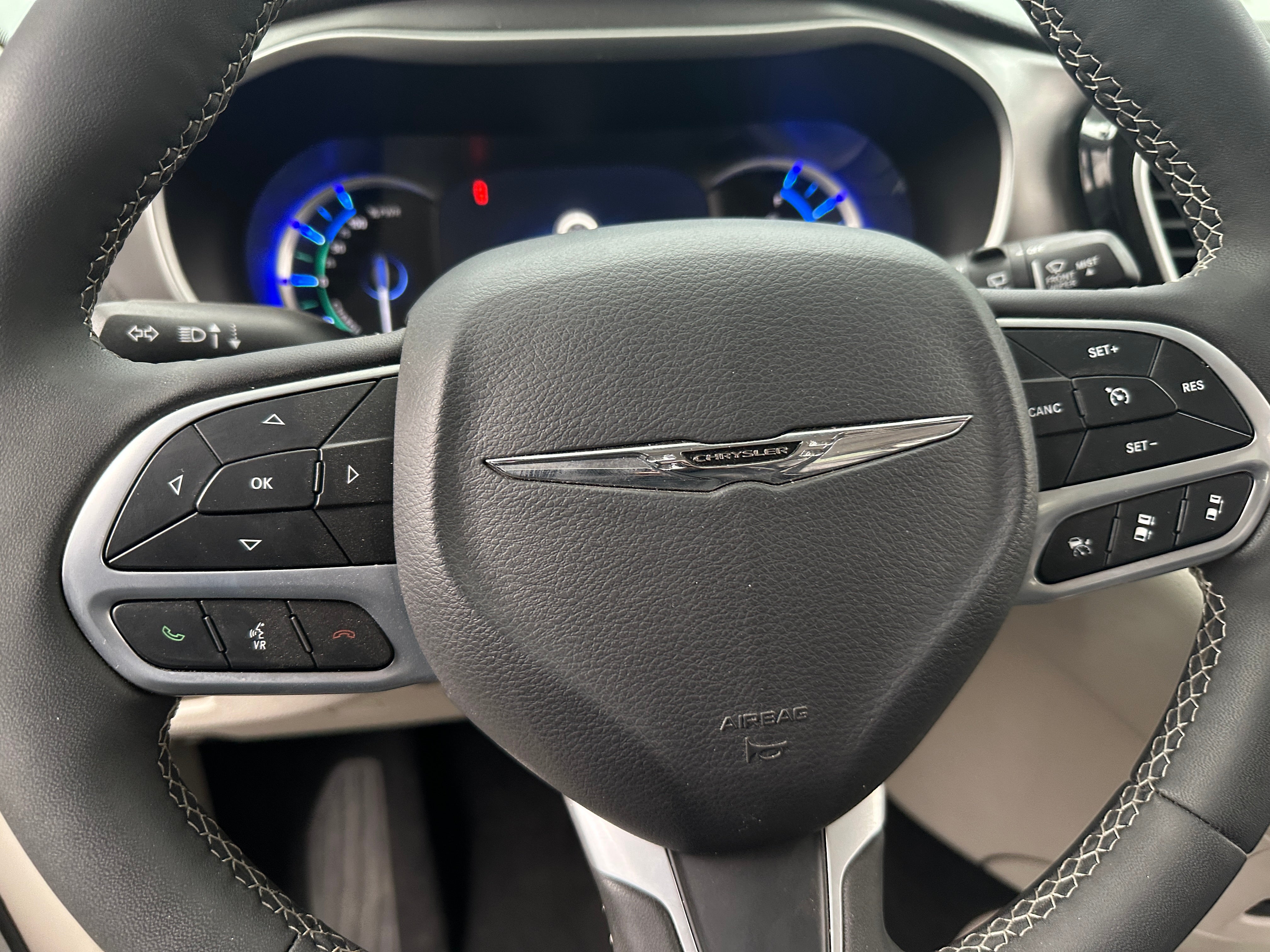 2023 Chrysler Pacifica Hybrid Touring L 5