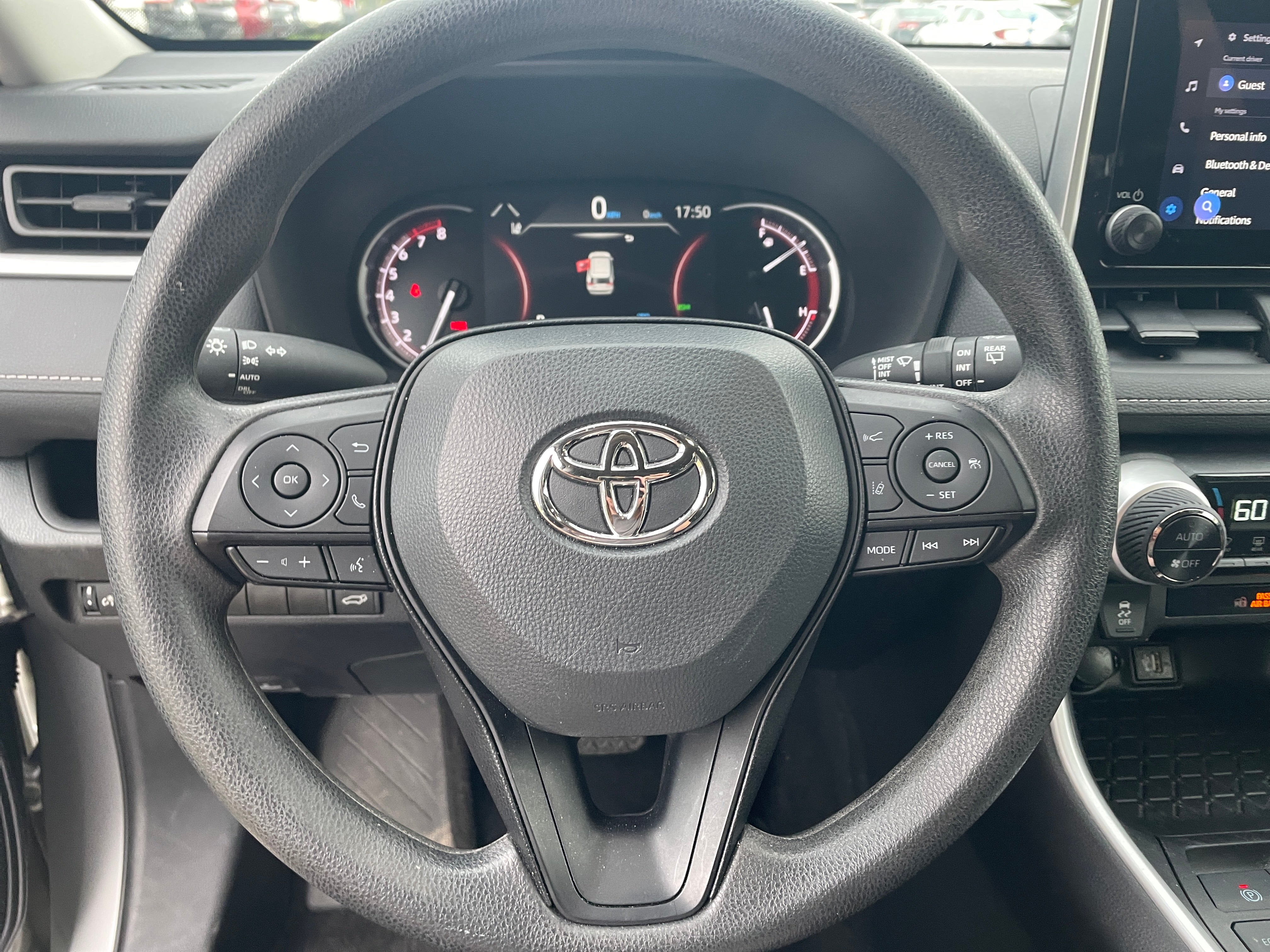 2024 Toyota RAV4 XLE 5