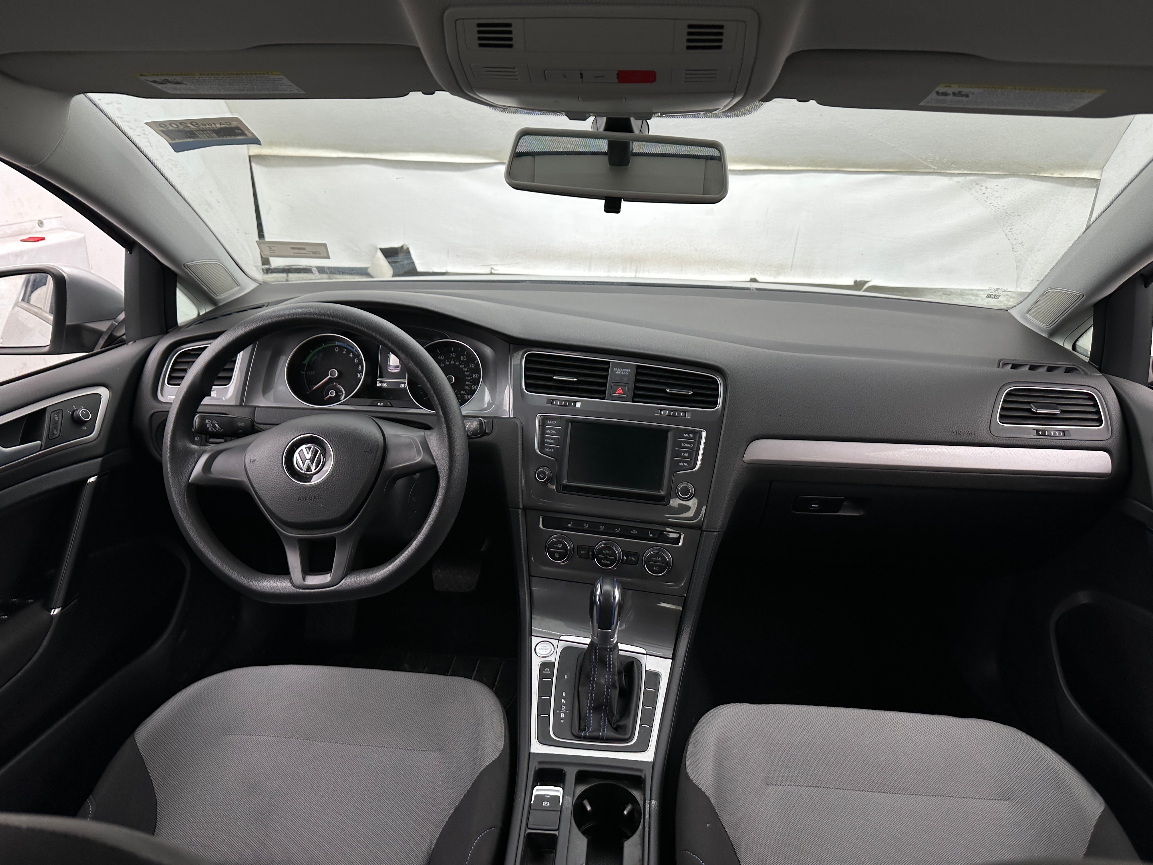 2016 Volkswagen e-Golf SE 3