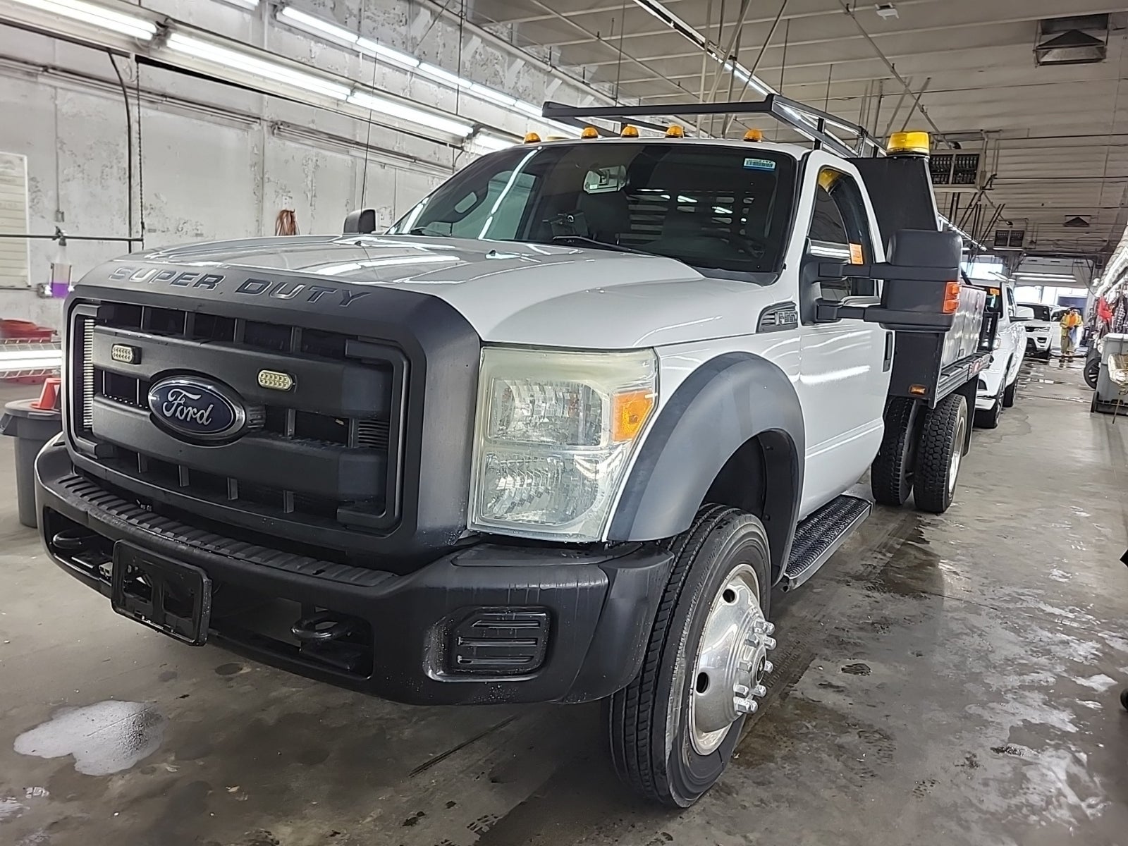 2016 Ford F-550 Chassis 4WD Reg Cab 165" WB 84" Ca XL