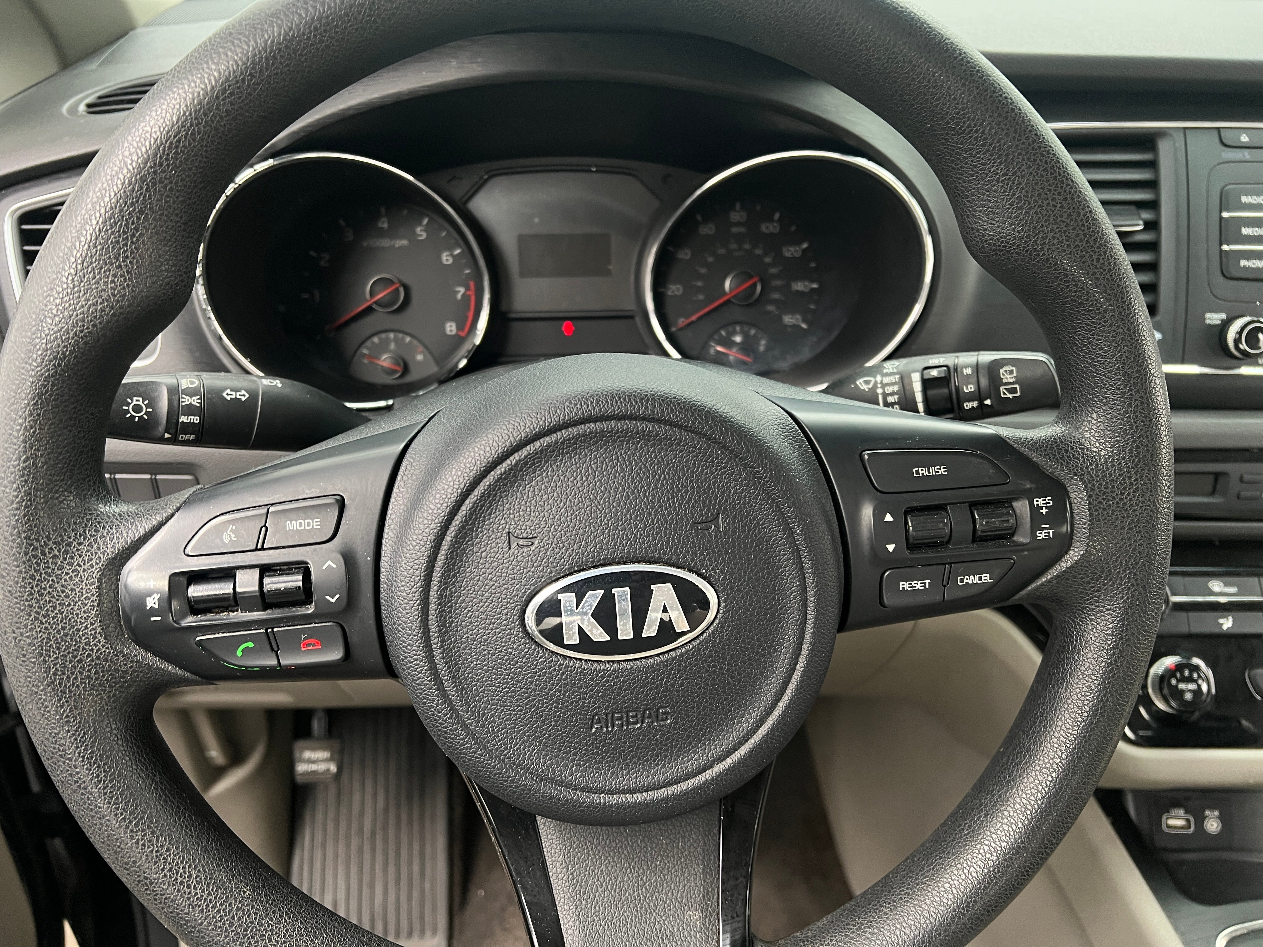 2016 Kia Sedona L 5