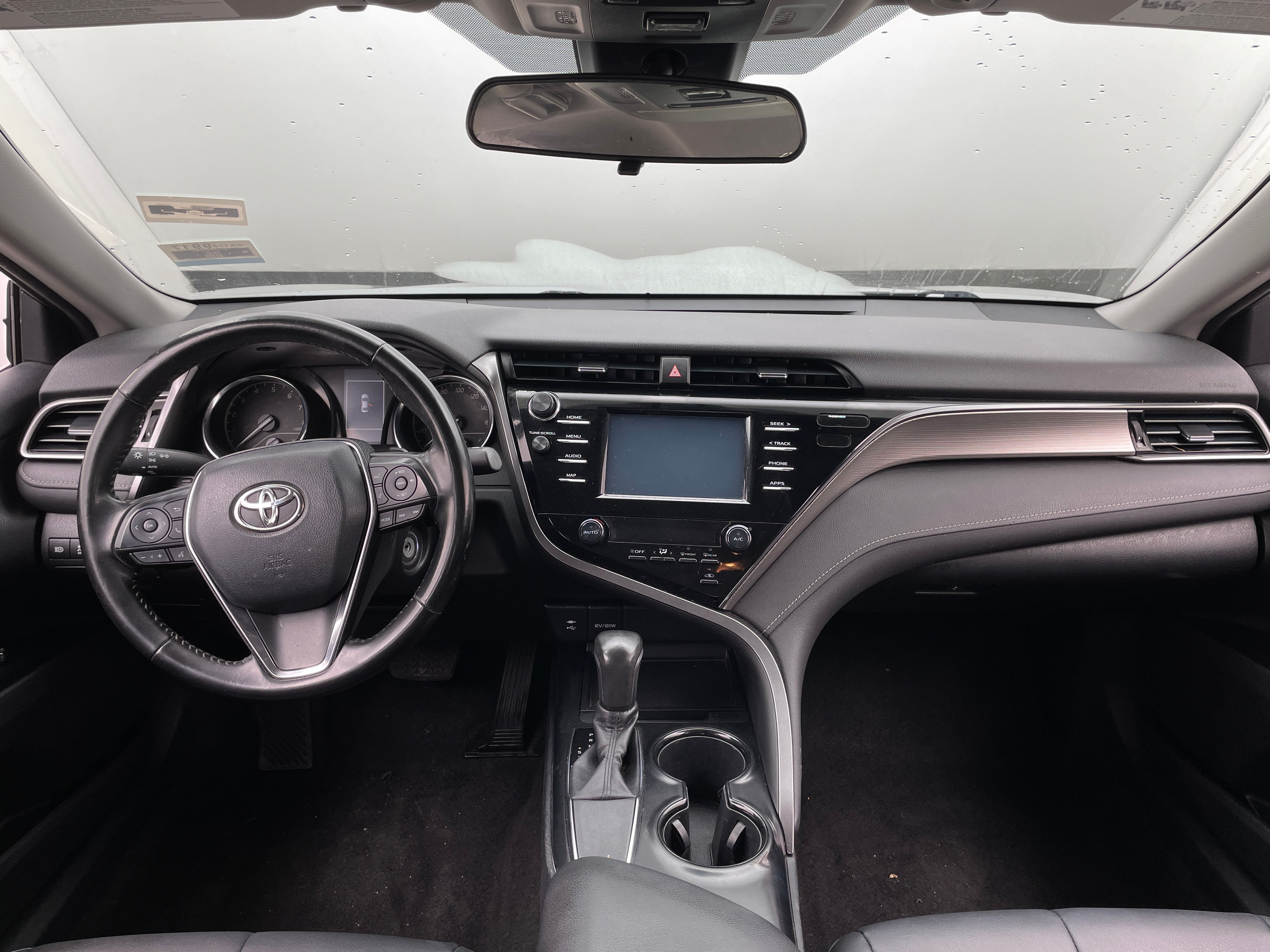 2019 Toyota Camry SE 3