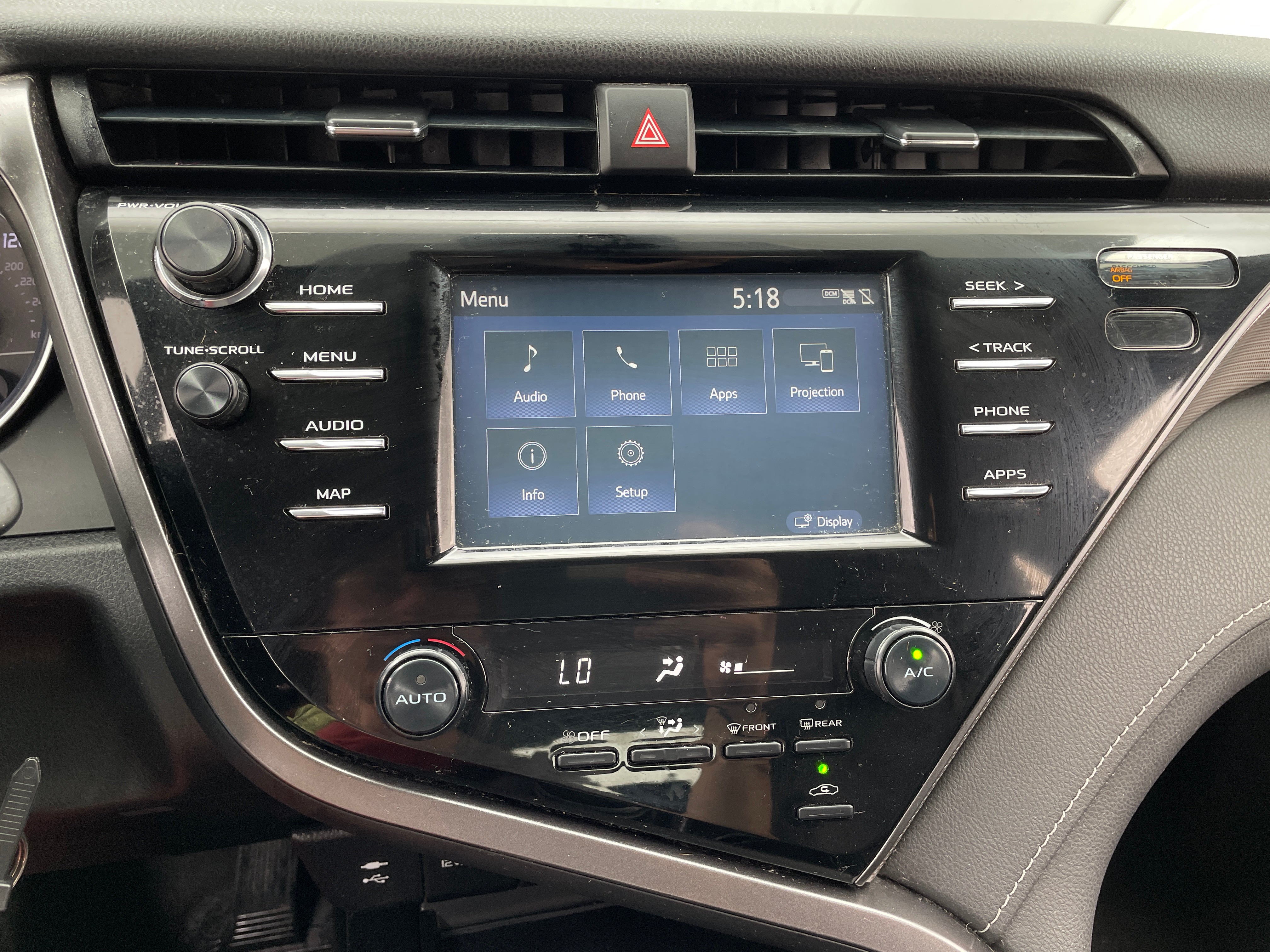 2019 Toyota Camry SE 4