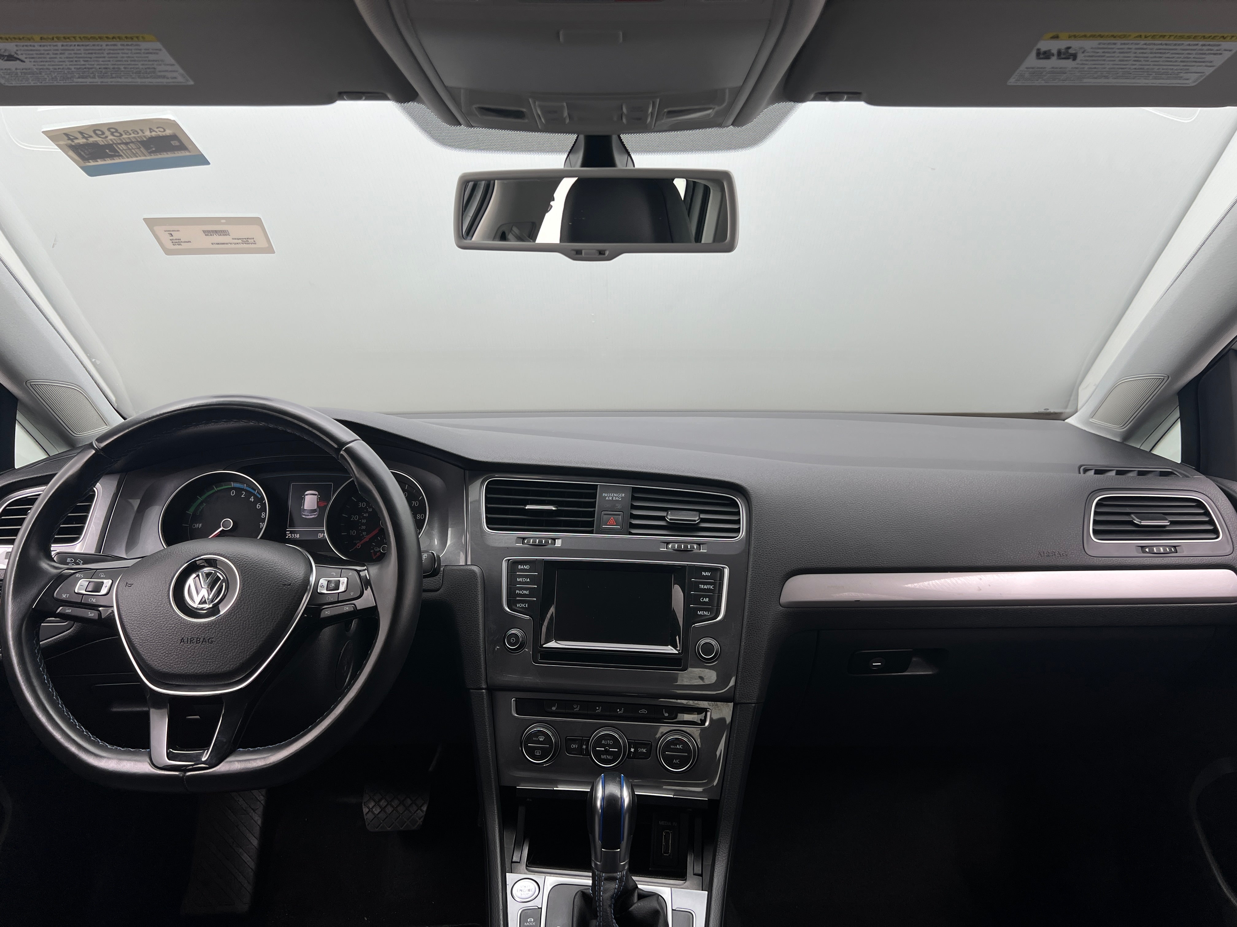 2015 Volkswagen e-Golf SEL Premium 3