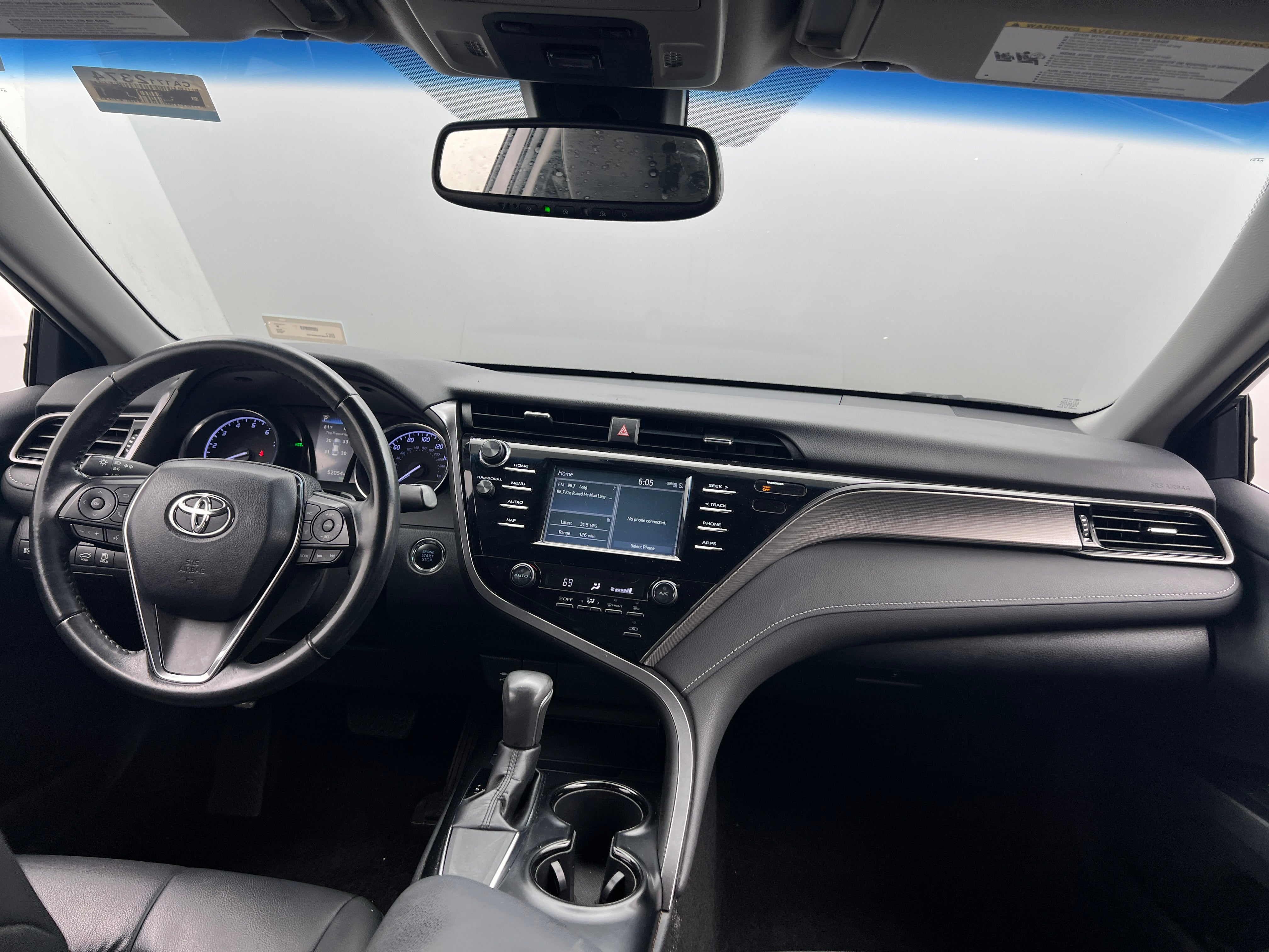 2019 Toyota Camry SE 3