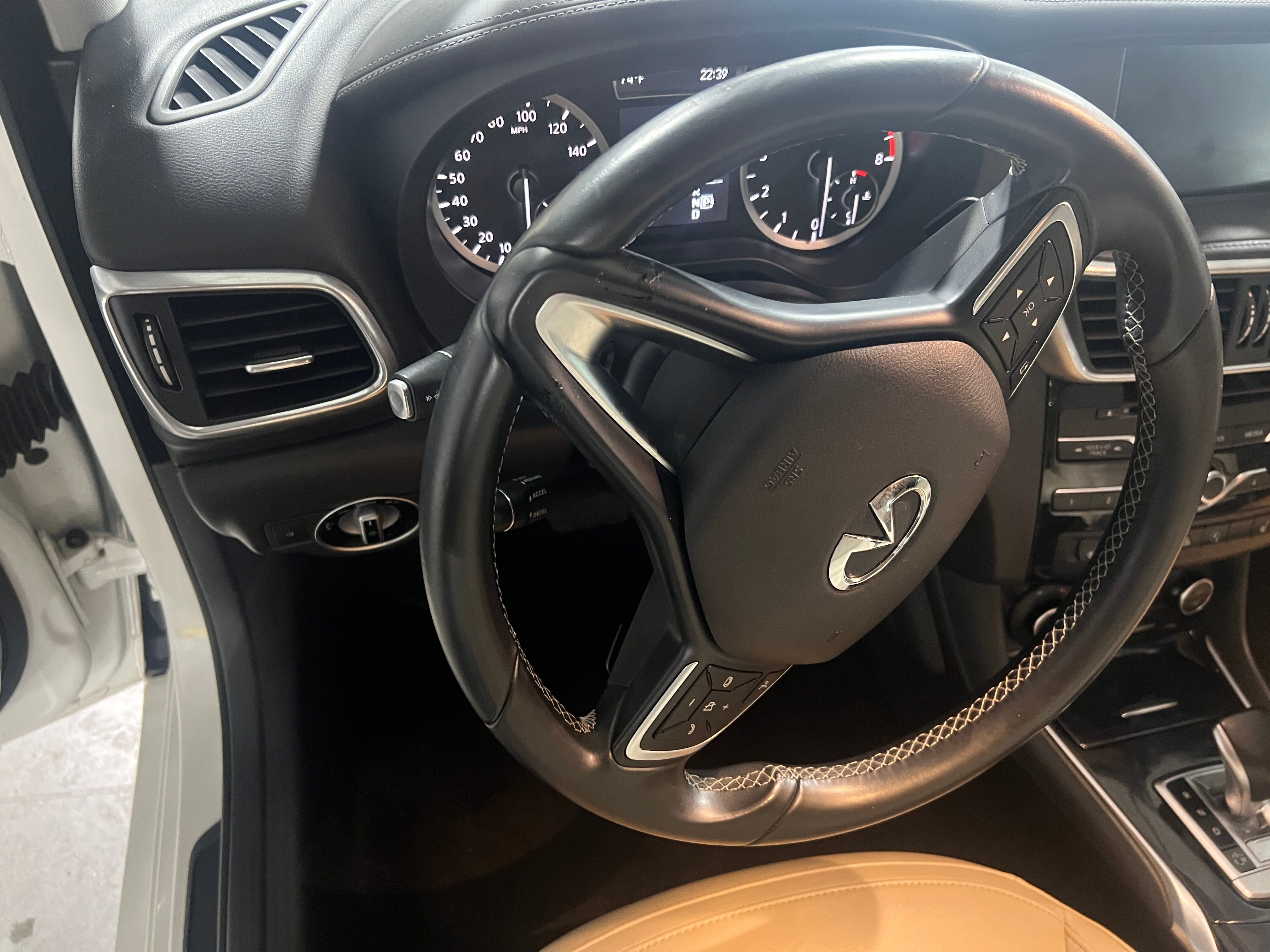 2017 INFINITI QX30 Luxury 4