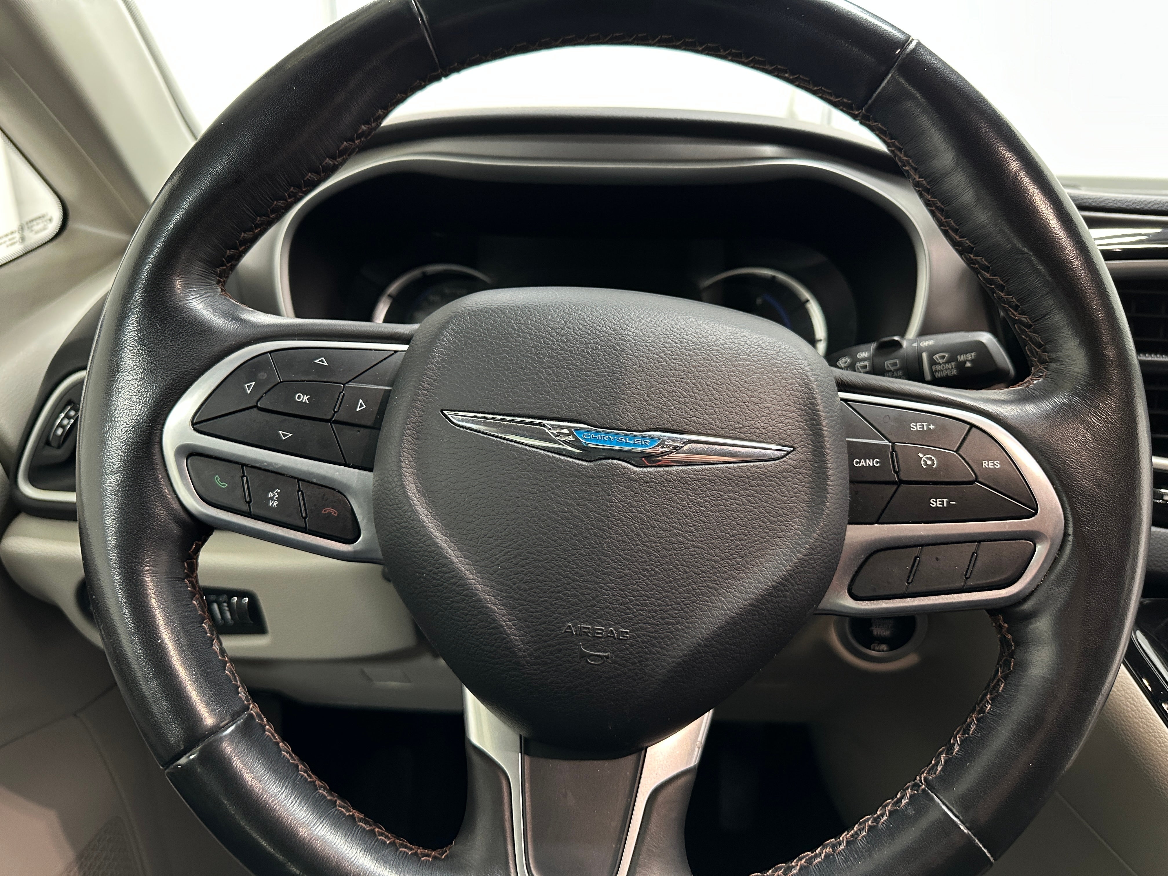 2020 Chrysler Pacifica Hybrid Touring L 4