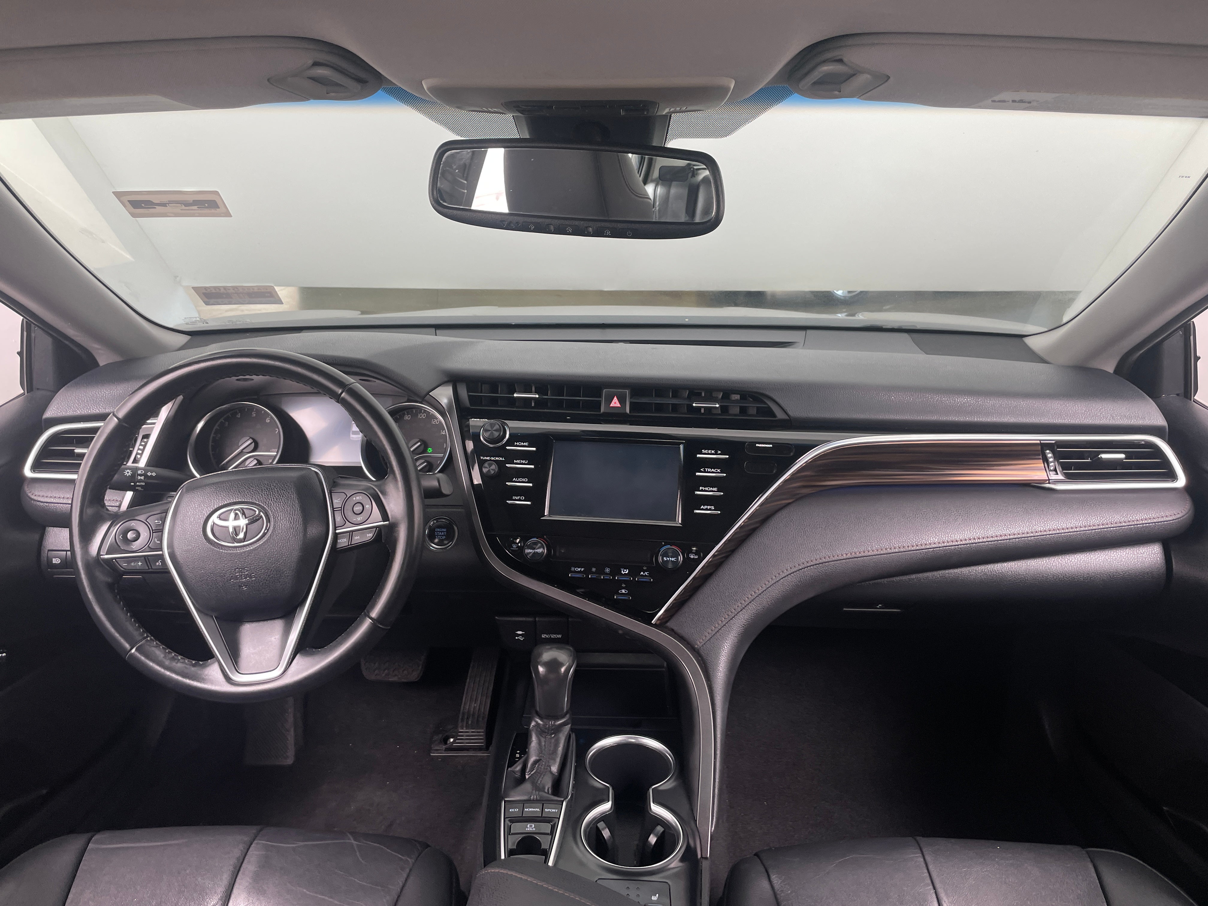 2018 Toyota Camry XLE 3