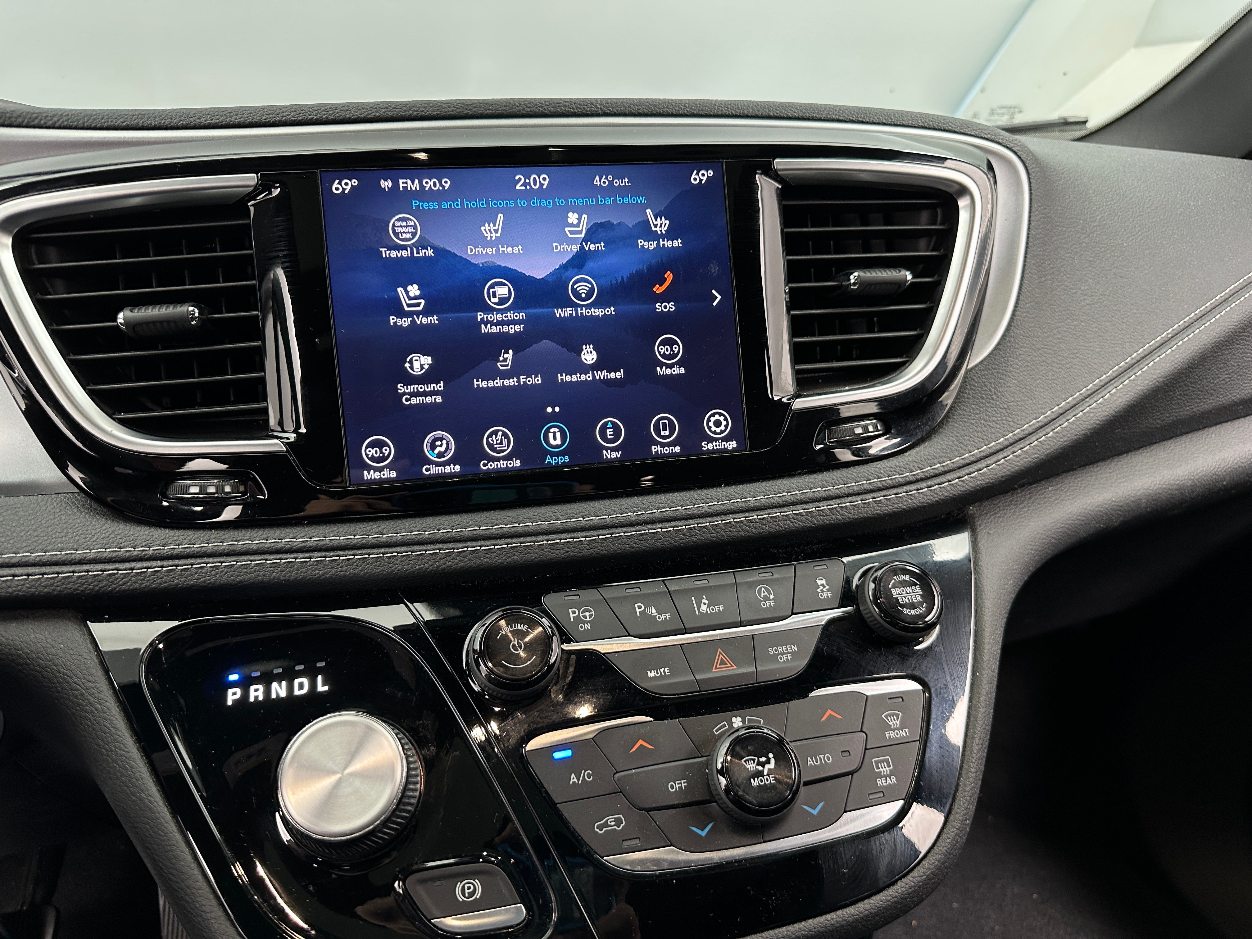 2019 Chrysler Pacifica Limited 3