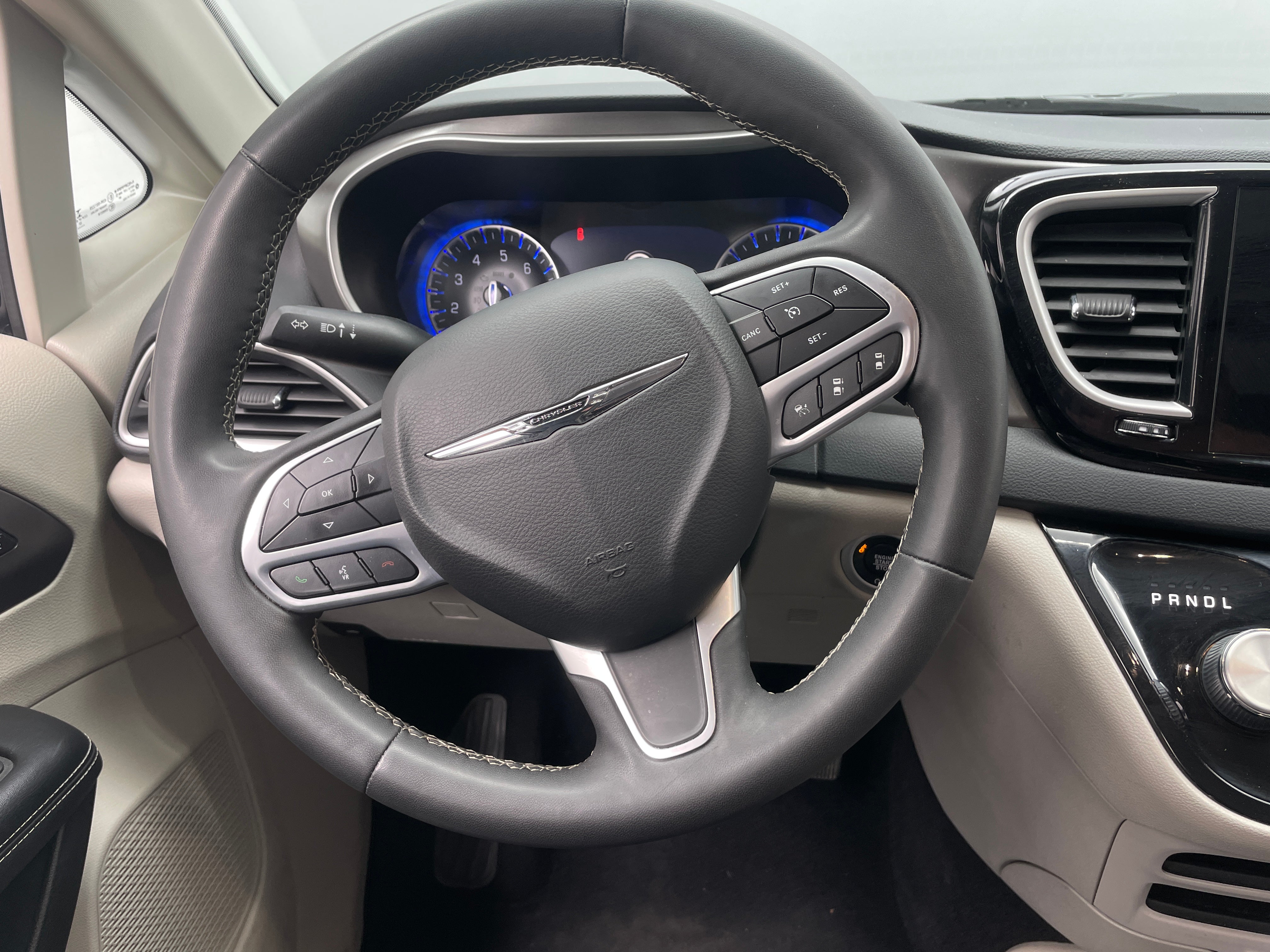 2023 Chrysler Pacifica Touring L 5