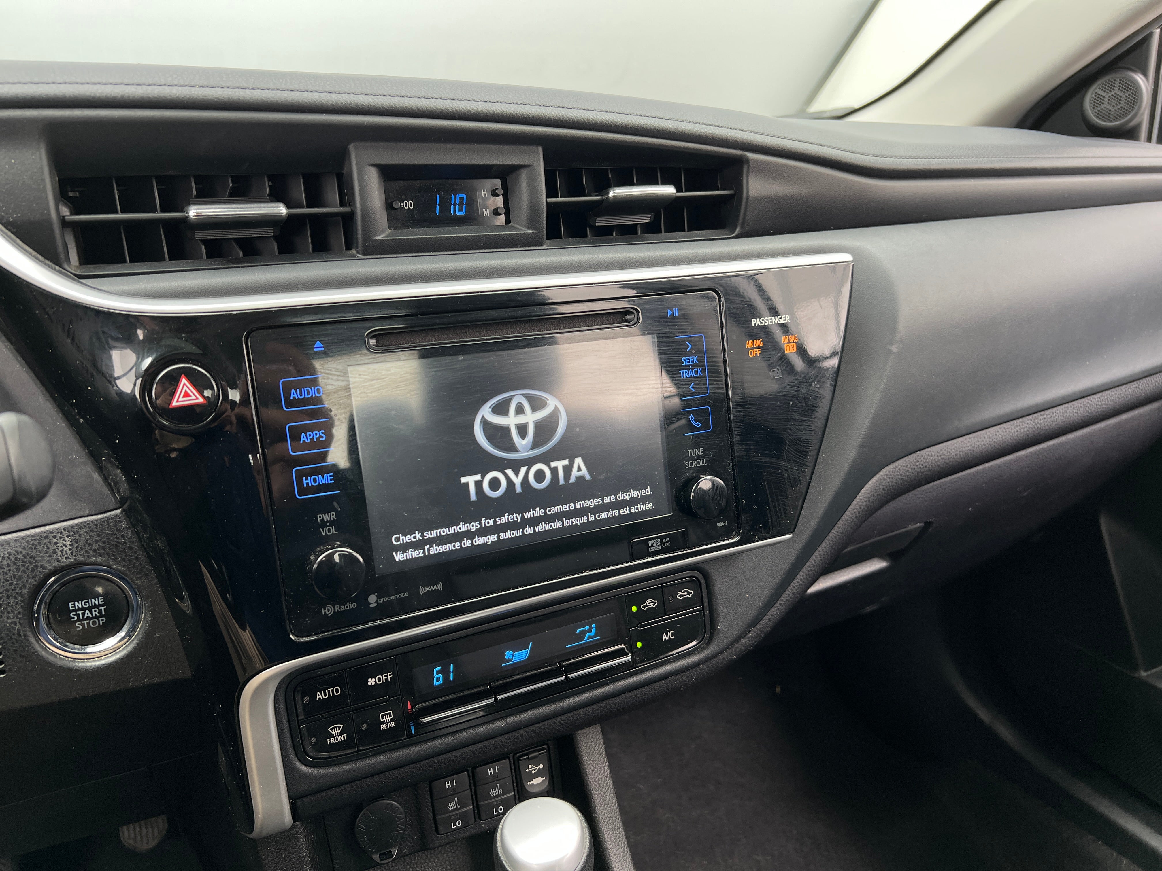 2017 Toyota Corolla XLE 4